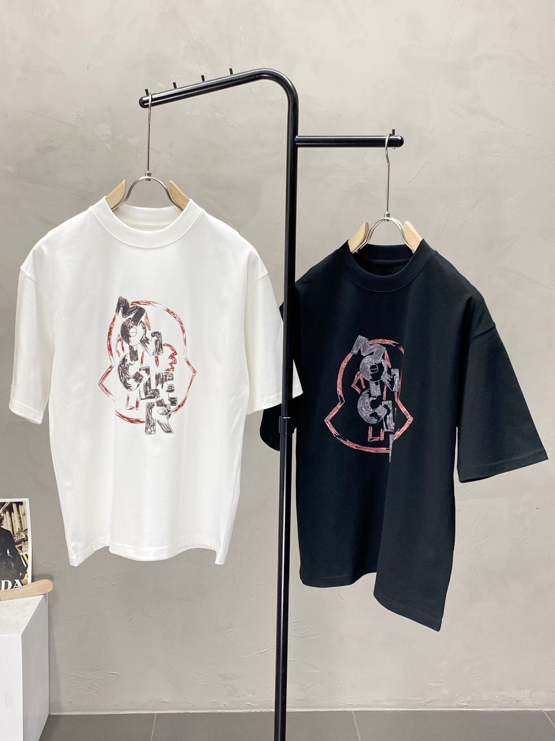 Moncler Men's Casual Short-Sleeve T-Shirt: Soft Fabric, Comfortable Fit