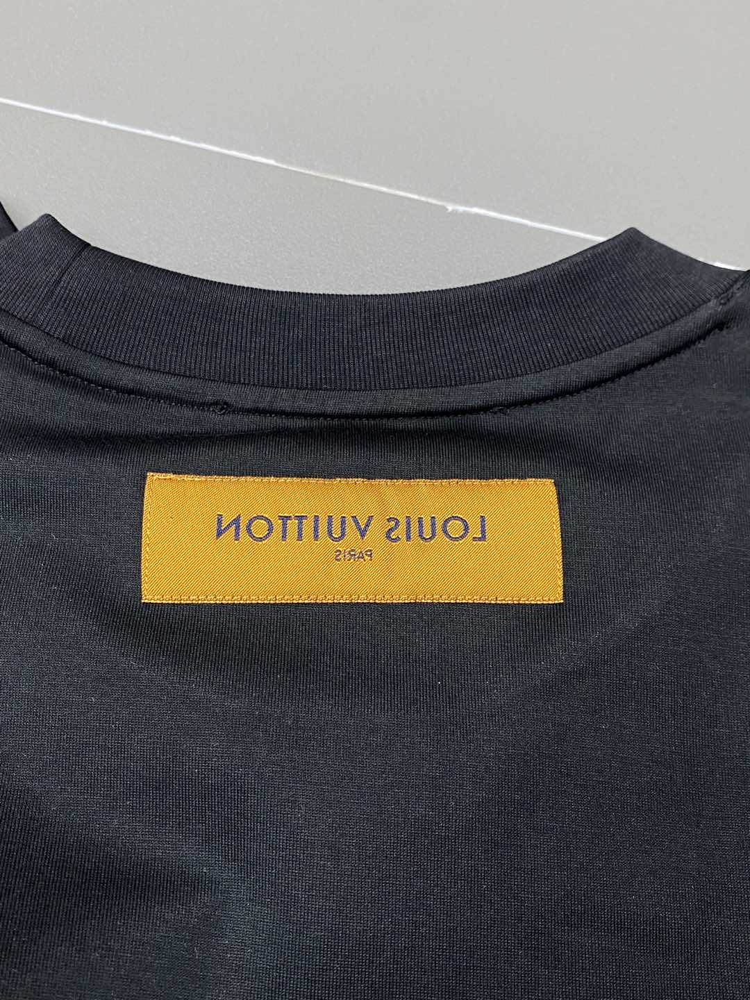  。Louis Vuitton路易威登💥独家专供新款原单男士休闲短袖 高端  高版本 时尚百搭爆款⚠️⚠