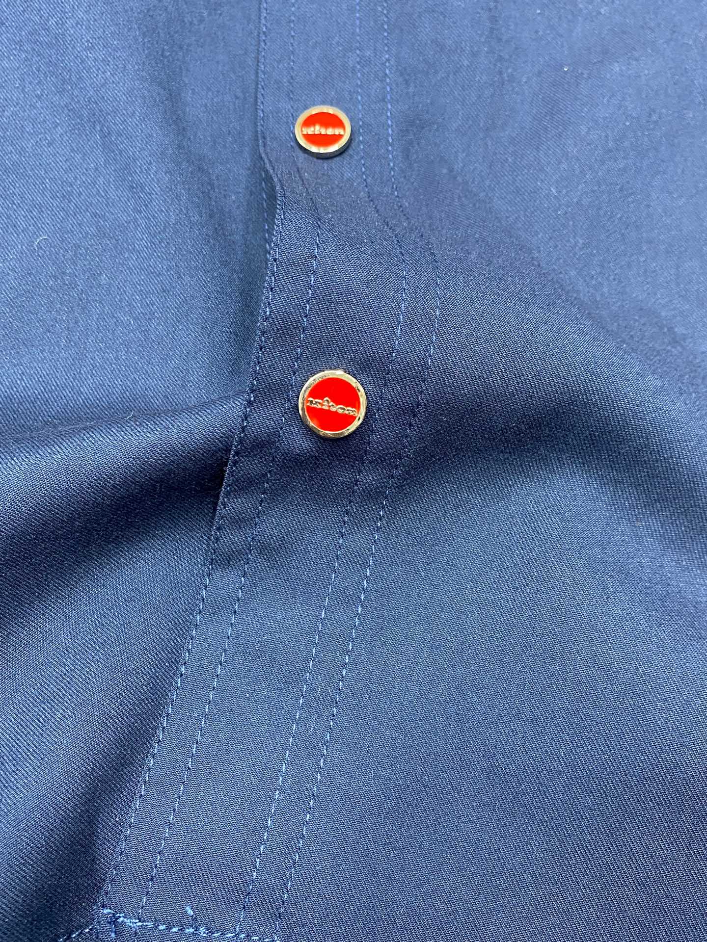  。KITON💥独家专供最新时尚春秋连帽外套。经典设计感与颜值爆棚的外套，品质更是无法挑剔品控可以直接入