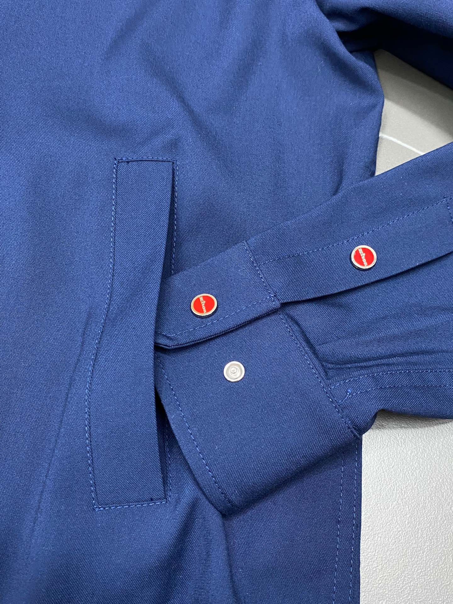  。KITON💥独家专供最新时尚春秋连帽外套。经典设计感与颜值爆棚的外套，品质更是无法挑剔品控可以直接入