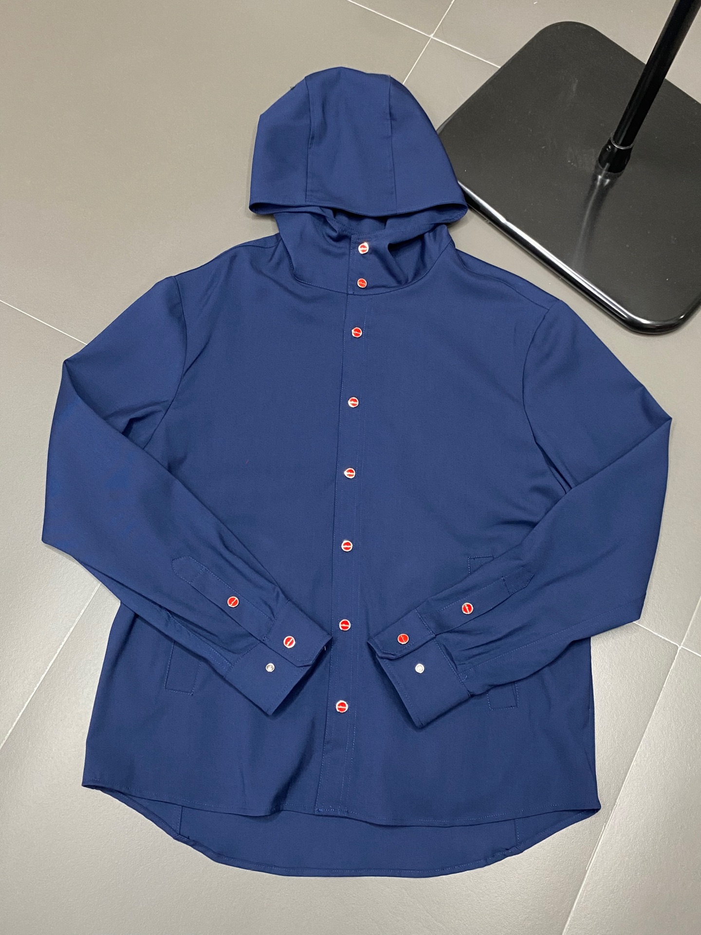  。KITON💥独家专供最新时尚春秋连帽外套。经典设计感与颜值爆棚的外套，品质更是无法挑剔品控可以直接入