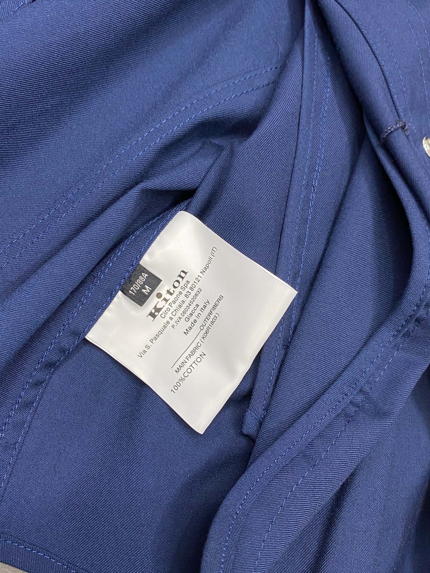  。KITON💥独家专供最新时尚春秋连帽外套。经典设计感与颜值爆棚的外套，品质更是无法挑剔品控可以直接入