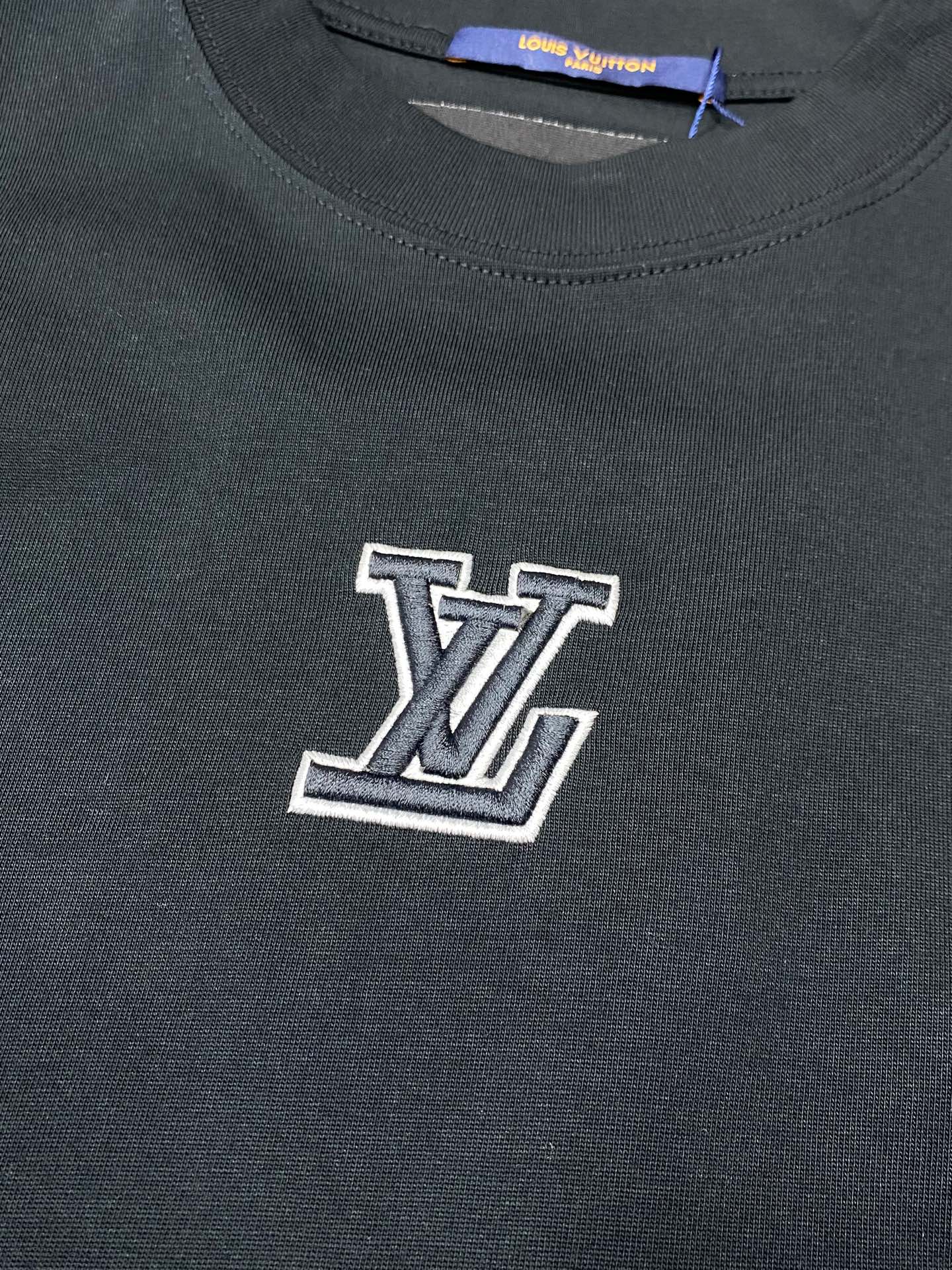    。Louis Vuitton路易威登💥独家专供新款原单男士休闲春夏短袖 高端  高端版本 时尚百搭