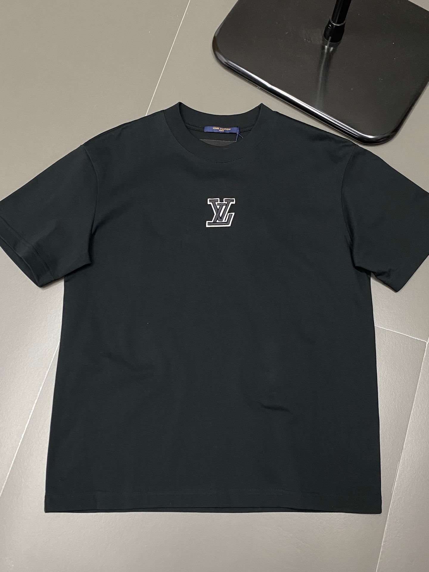    。Louis Vuitton路易威登💥独家专供新款原单男士休闲春夏短袖 高端  高端版本 时尚百搭