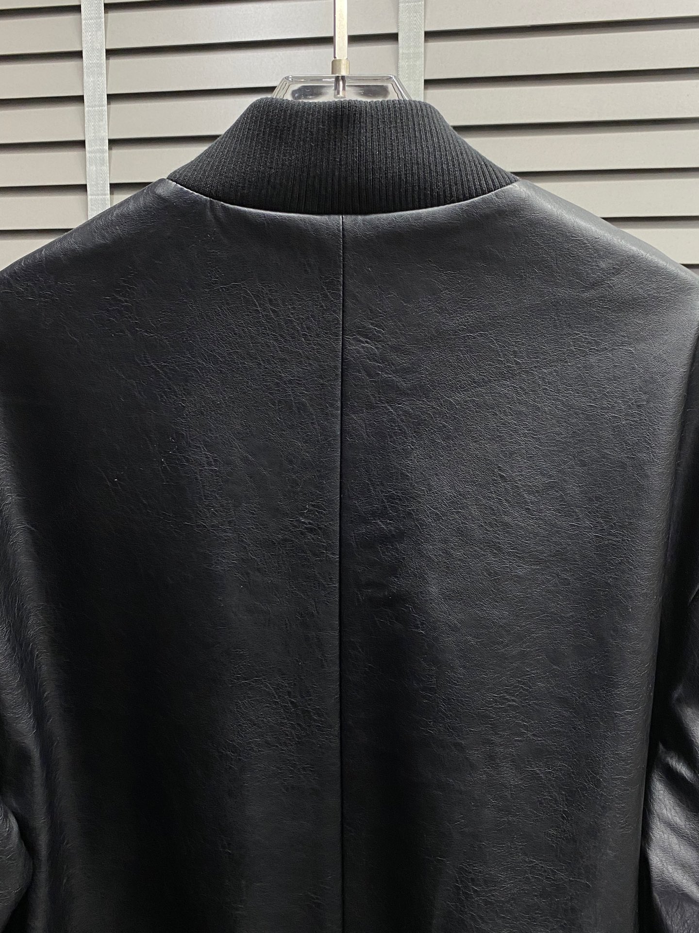  。Miumiu缪缪💥独家专供新款原单男士休闲皮夹克。高端定制 高版本 时尚百搭爆款⚠️⚠️✨✨进口面料