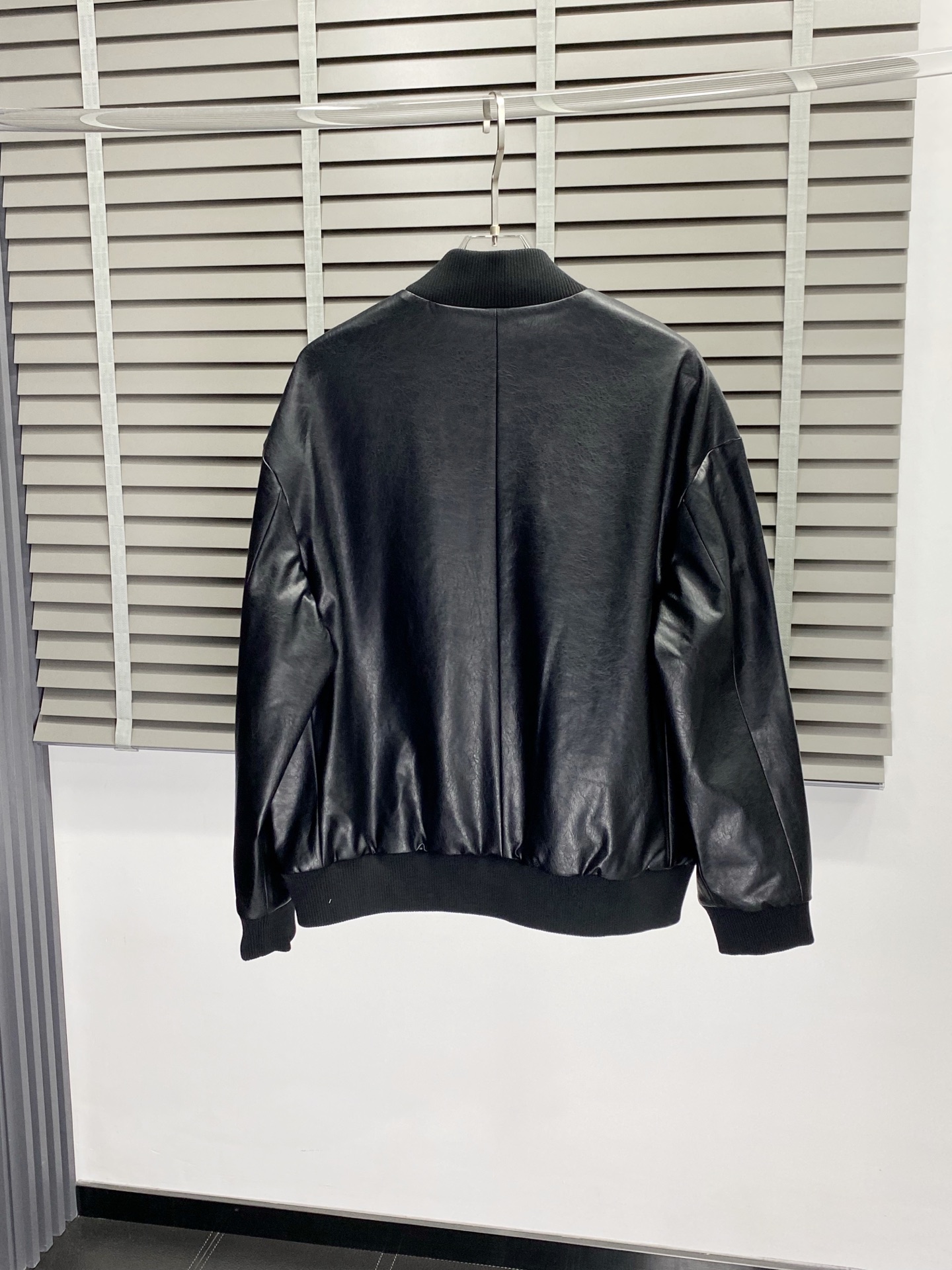  。Miumiu缪缪💥独家专供新款原单男士休闲皮夹克。高端定制 高版本 时尚百搭爆款⚠️⚠️✨✨进口面料