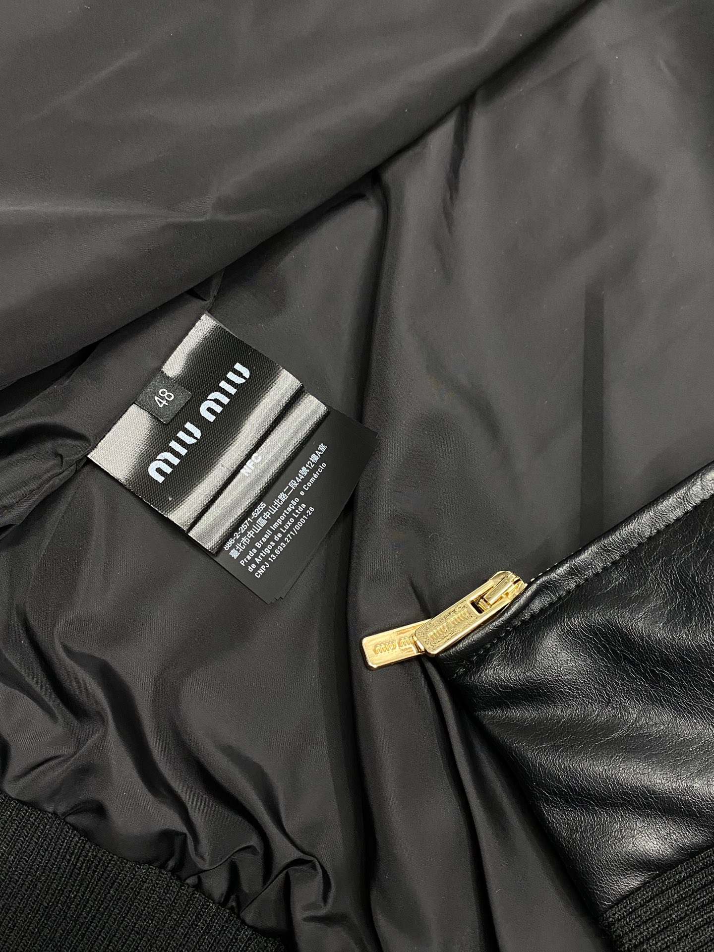  。Miumiu缪缪💥独家专供新款原单男士休闲皮夹克。高端定制 高版本 时尚百搭爆款⚠️⚠️✨✨进口面料