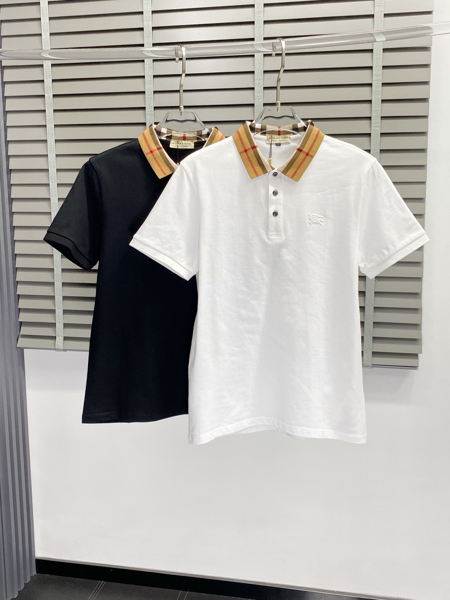  。Burberry巴宝莉💥独家专供新款原单男士休闲翻领短袖 高端定制 高端版本 时尚百搭爆款⚠️⚠️✨