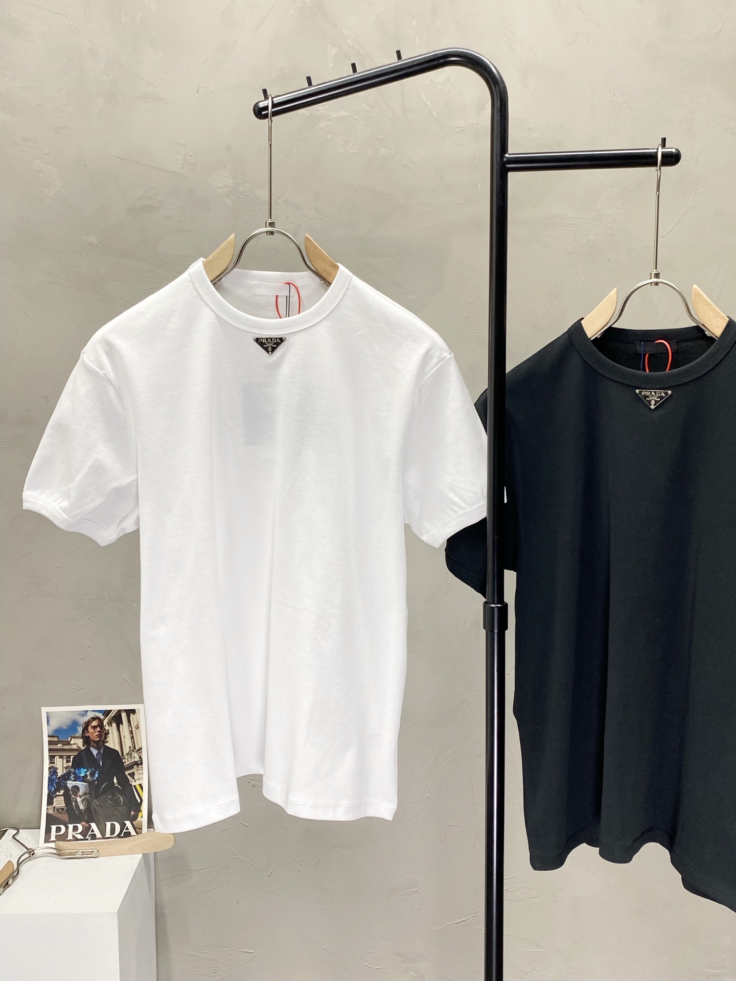  。Prada普拉达💥独家专供新款原单男士休闲短袖 高端定制 高版本 时尚百搭爆款⚠️✨原版进口面料 领