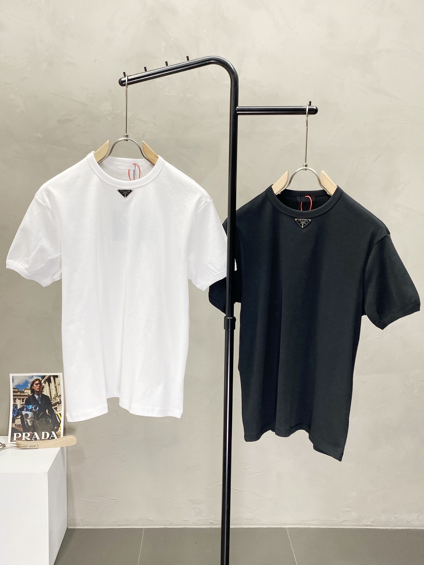  。Prada普拉达💥独家专供新款原单男士休闲短袖 高端定制 高版本 时尚百搭爆款⚠️✨原版进口面料 领