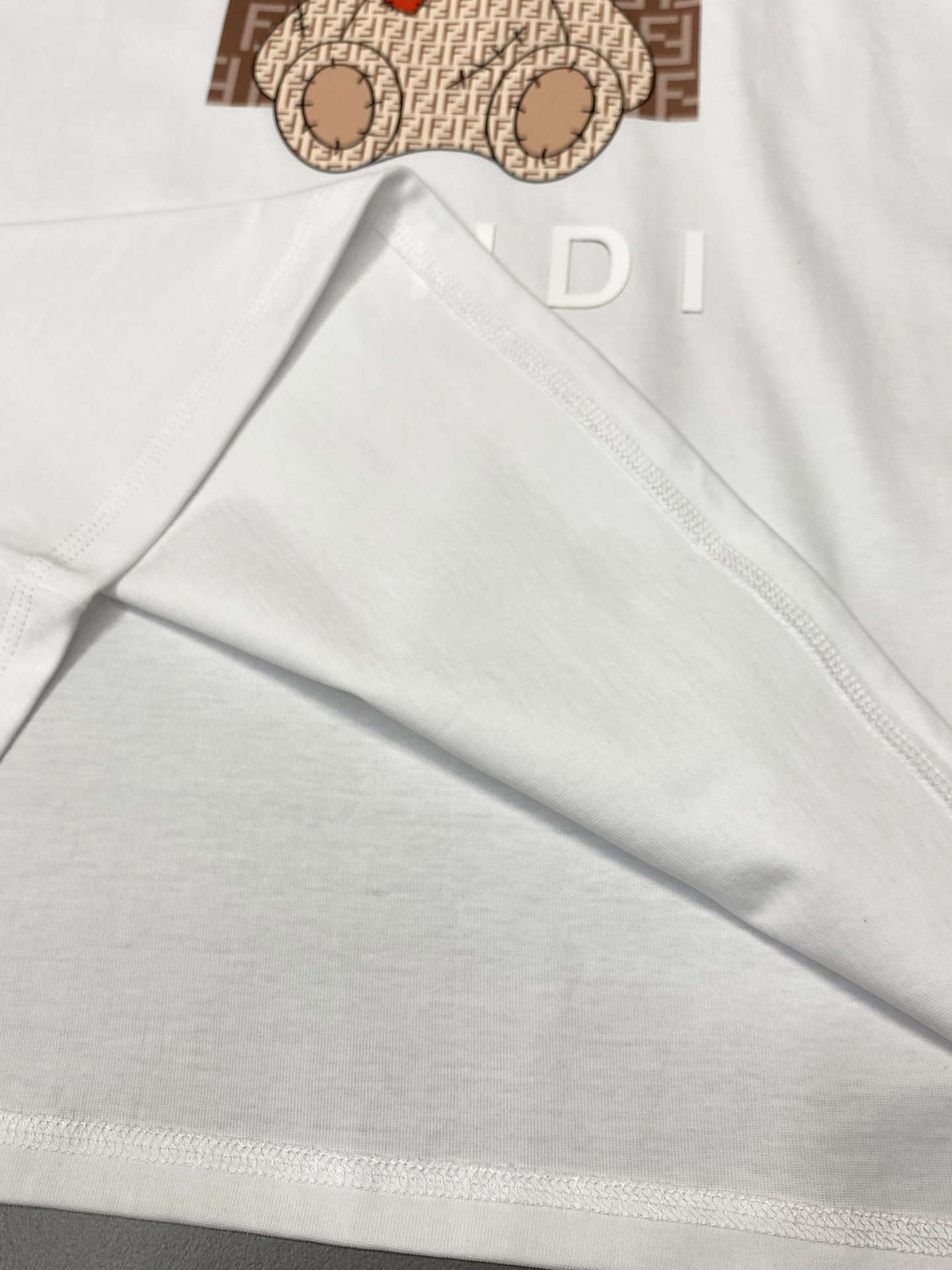 。FENDI芬迪💥独家专供新款原单男士休闲春夏短袖 高端  高端版本 时尚百搭爆款⚠️⚠️✨✨进口面料 