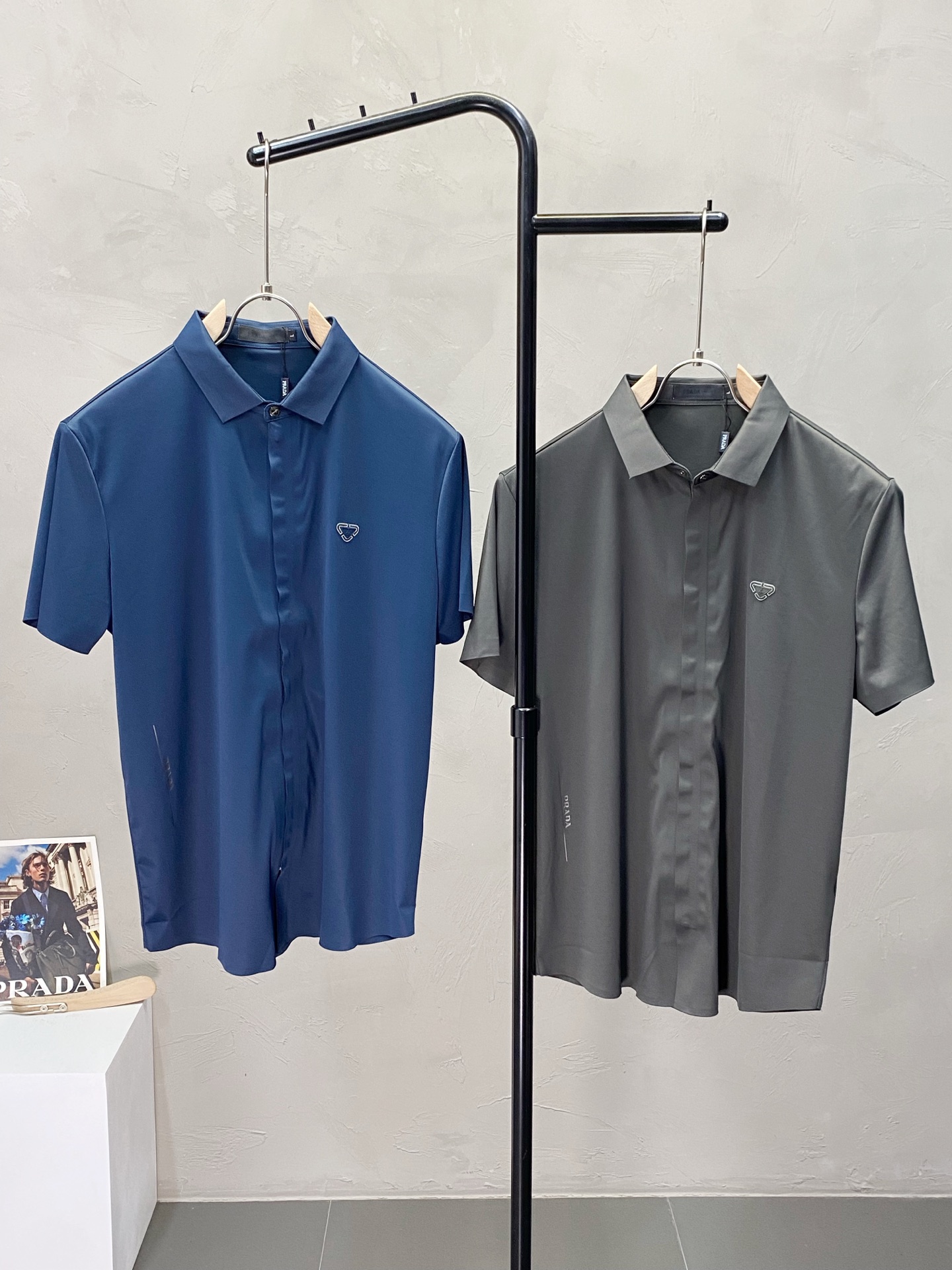 。Prada普拉达💥独家专供新款原单男士休闲翻领短袖 高端  高版本 时尚百搭爆款⚠️⚠️✨✨进口面料 
