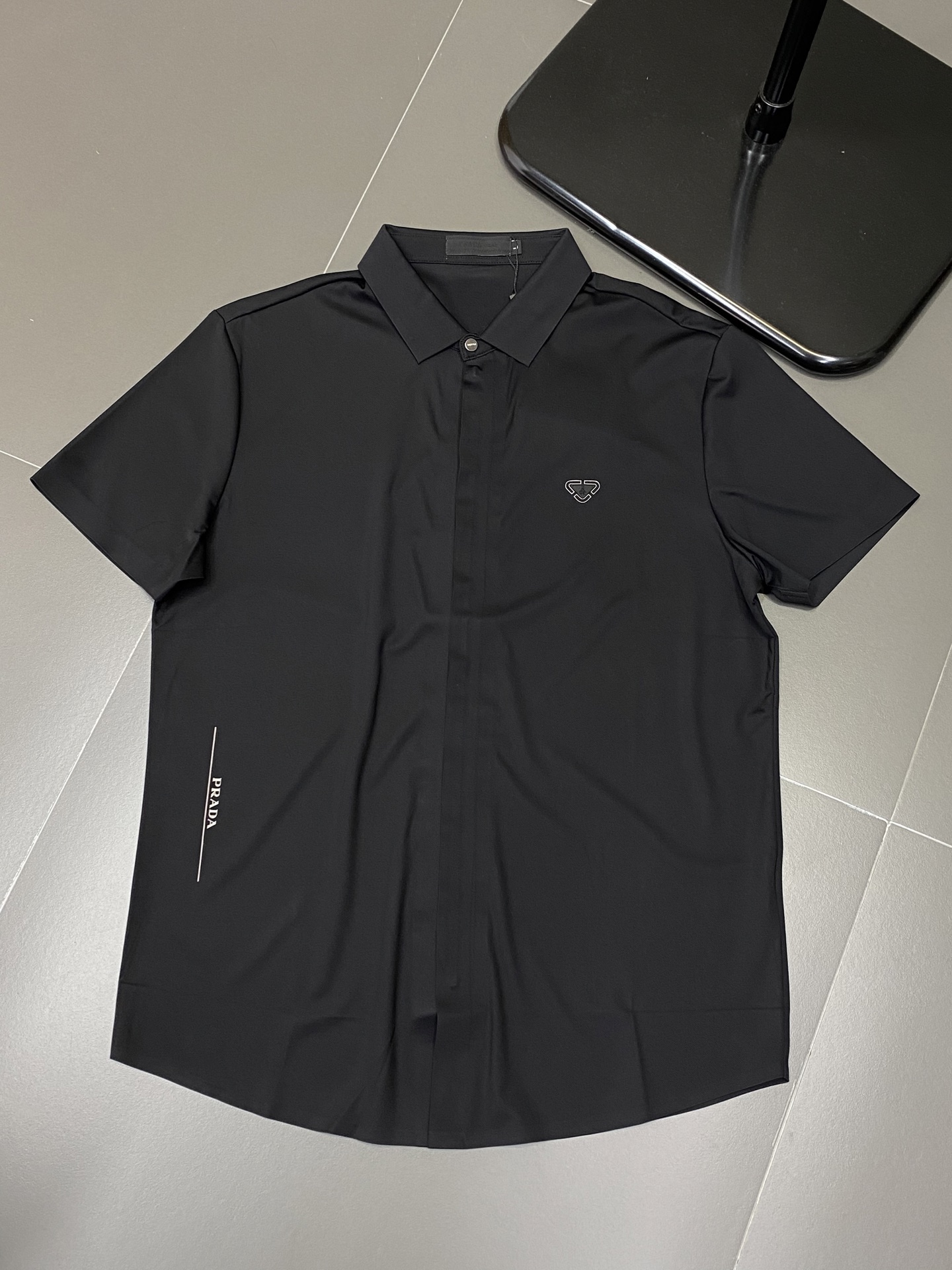 。Prada普拉达💥独家专供新款原单男士休闲翻领短袖 高端  高版本 时尚百搭爆款⚠️⚠️✨✨进口面料 