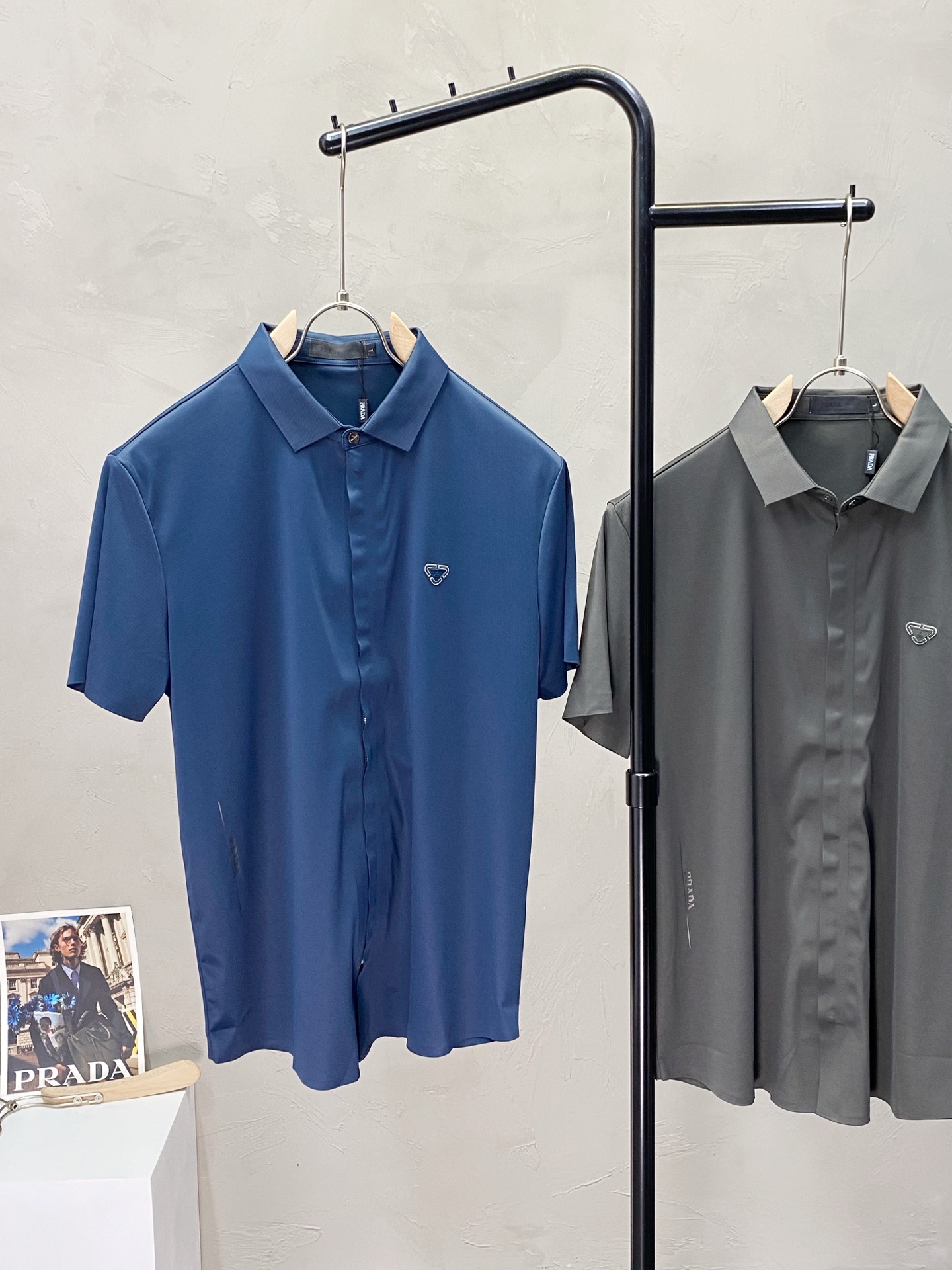 。Prada普拉达💥独家专供新款原单男士休闲翻领短袖 高端  高版本 时尚百搭爆款⚠️⚠️✨✨进口面料 