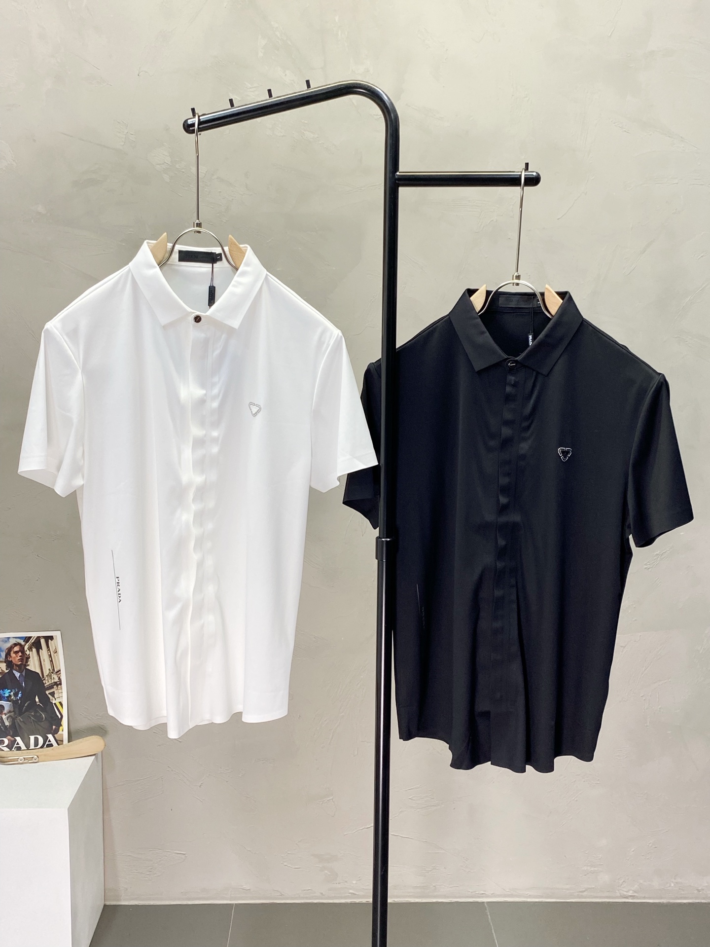 。Prada普拉达💥独家专供新款原单男士休闲翻领短袖 高端  高版本 时尚百搭爆款⚠️⚠️✨✨进口面料 