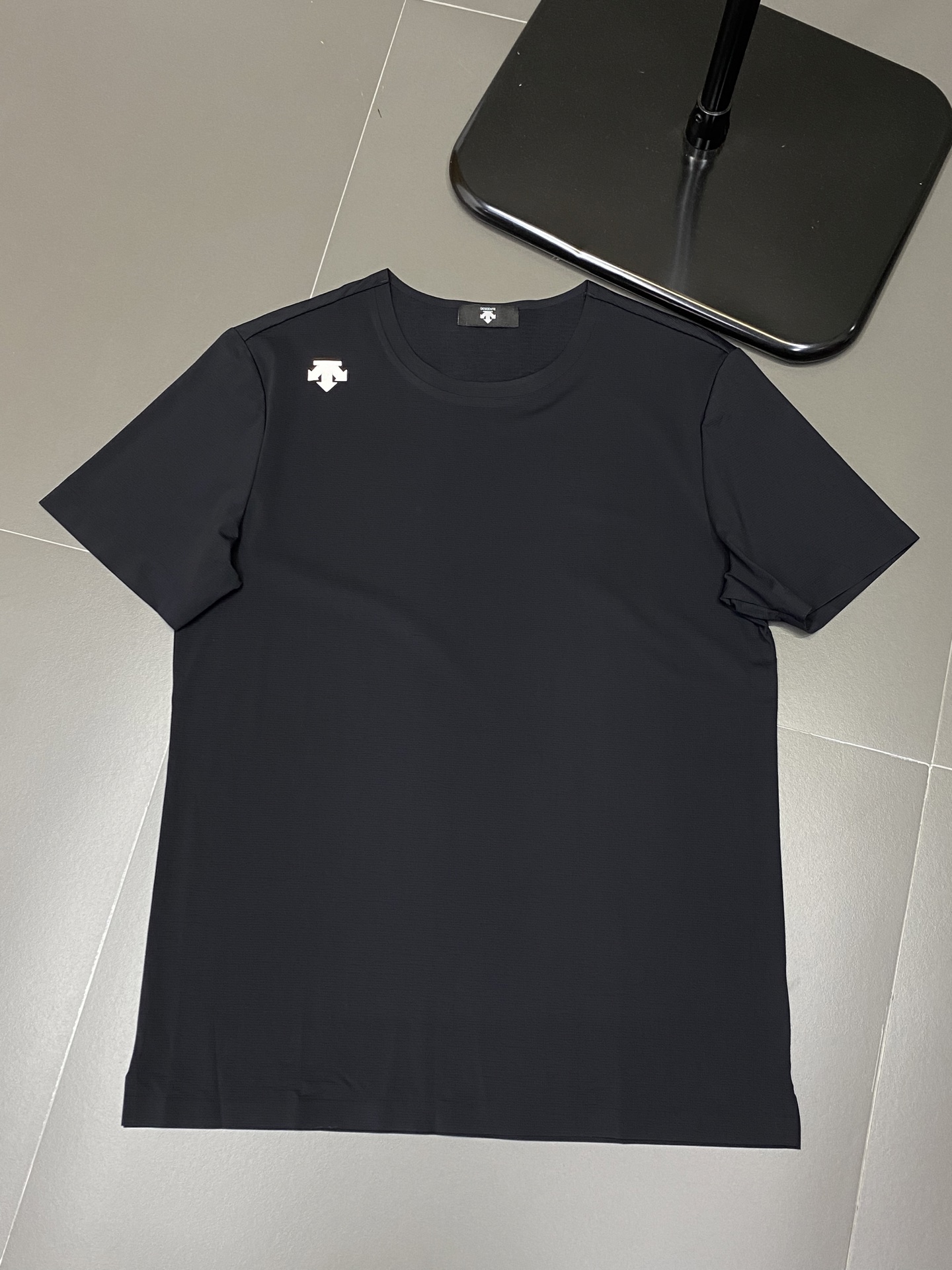 。DESCENTE迪桑特💥独家专供新款原单男士休闲春夏短袖 高端定制 高端版本 时尚百搭爆款⚠️⚠️✨✨