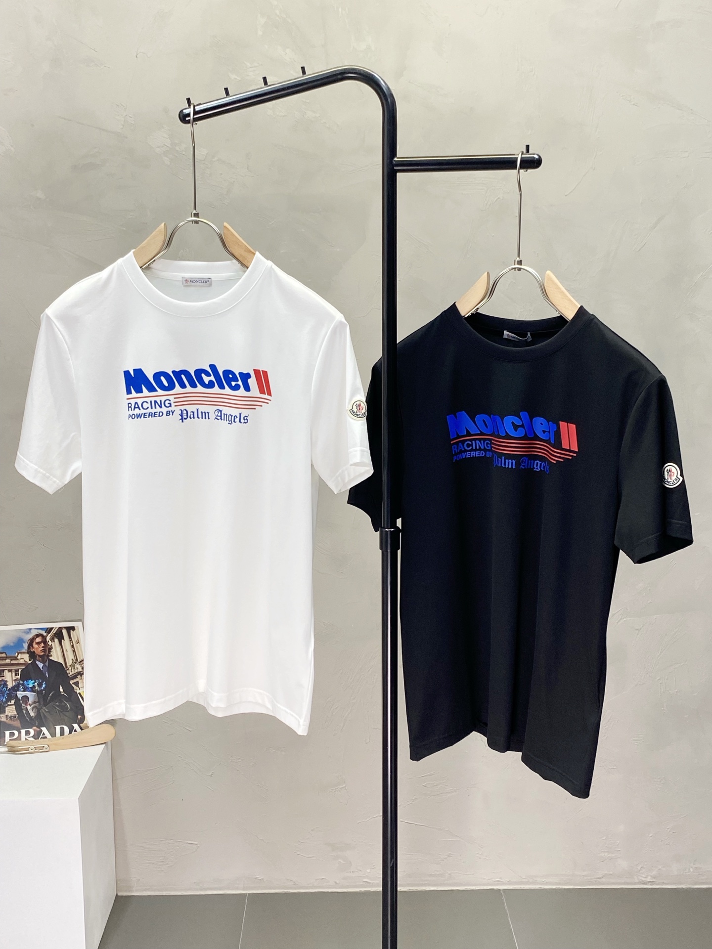 P。Moncler蒙口独家专供新款原单男士休闲短袖 高端定制 高版本 时尚百搭爆款进口面料 手感超柔软细腻  穿着亲肤舒适 高端精品 代工厂精细做工 上身非常赞 男士必备单品 三标齐全 码数M-XL