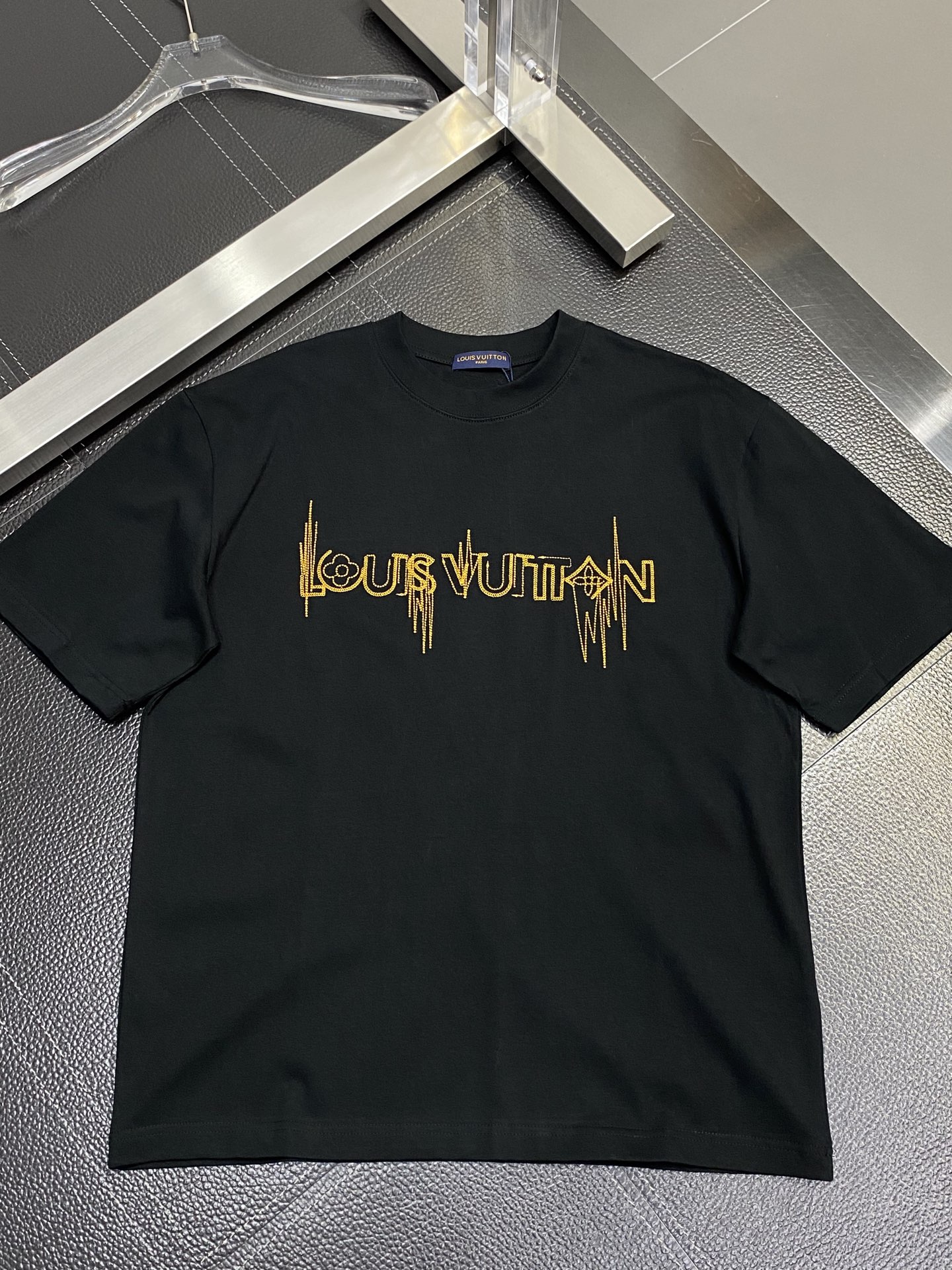 。Louis Vuitton路易威登💥独家专供新款原单男士休闲短袖 高端  高端版本 时尚百搭爆款⚠️⚠