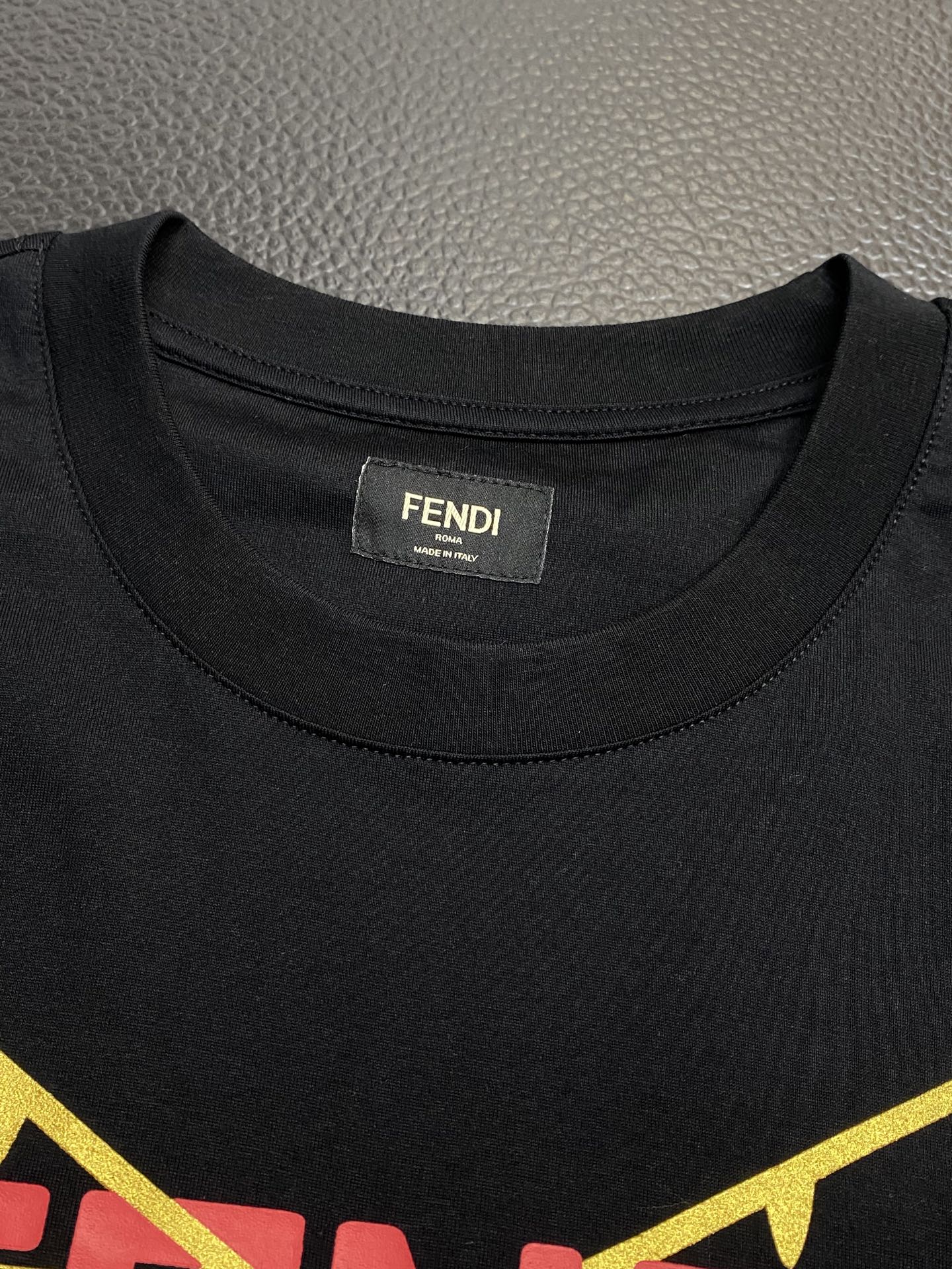 。FENDI芬迪💥独家专供新款原单男士休闲短袖 高端  高端版本 时尚百搭爆款⚠️⚠️✨✨进口面料 手感