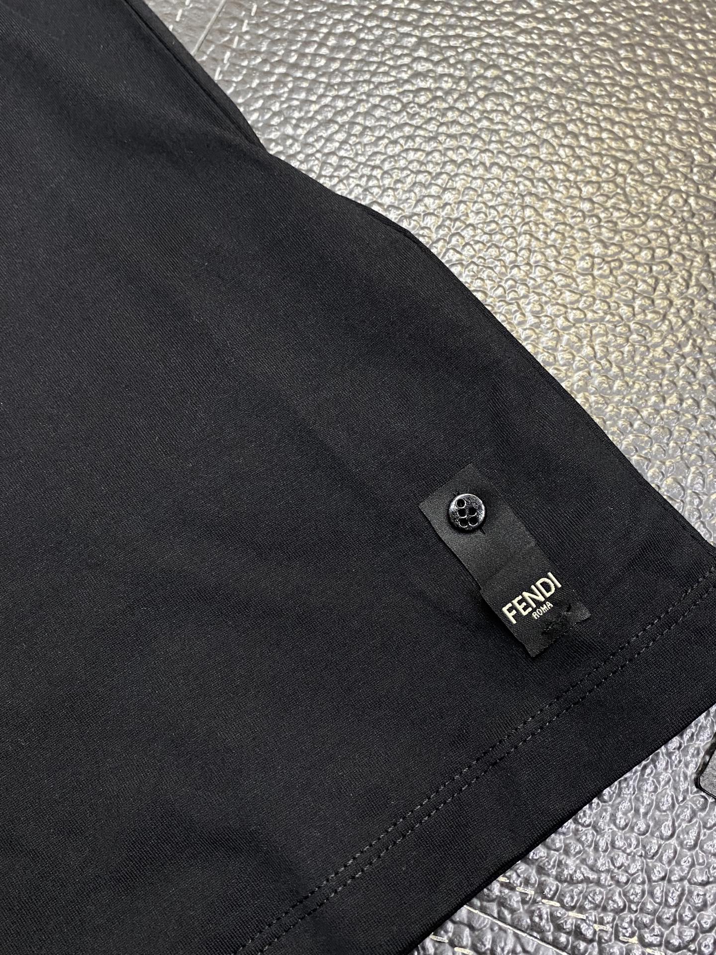 。FENDI芬迪💥独家专供新款原单男士休闲短袖 高端  高端版本 时尚百搭爆款⚠️⚠️✨✨进口面料 手感