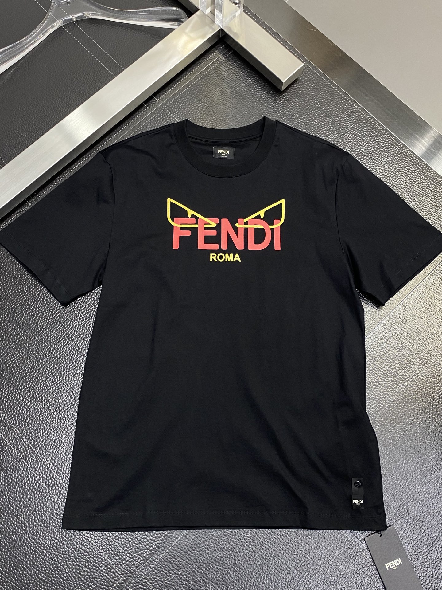 。FENDI芬迪💥独家专供新款原单男士休闲短袖 高端  高端版本 时尚百搭爆款⚠️⚠️✨✨进口面料 手感