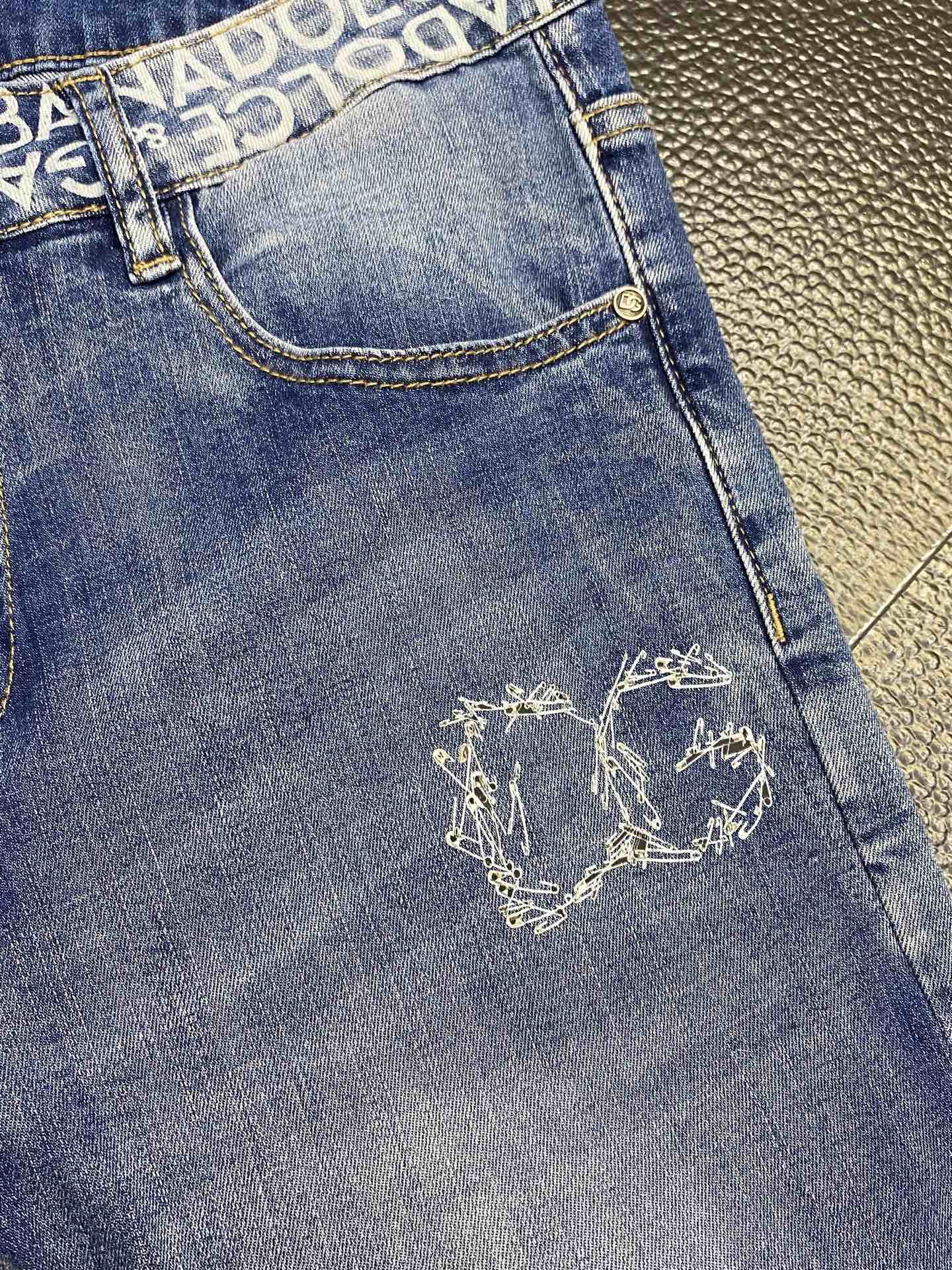 。Dolce&Gabbana杜嘉班纳💥独家专供新款休闲牛仔裤 高端版本！专柜 面料 透气舒适度高，细节无