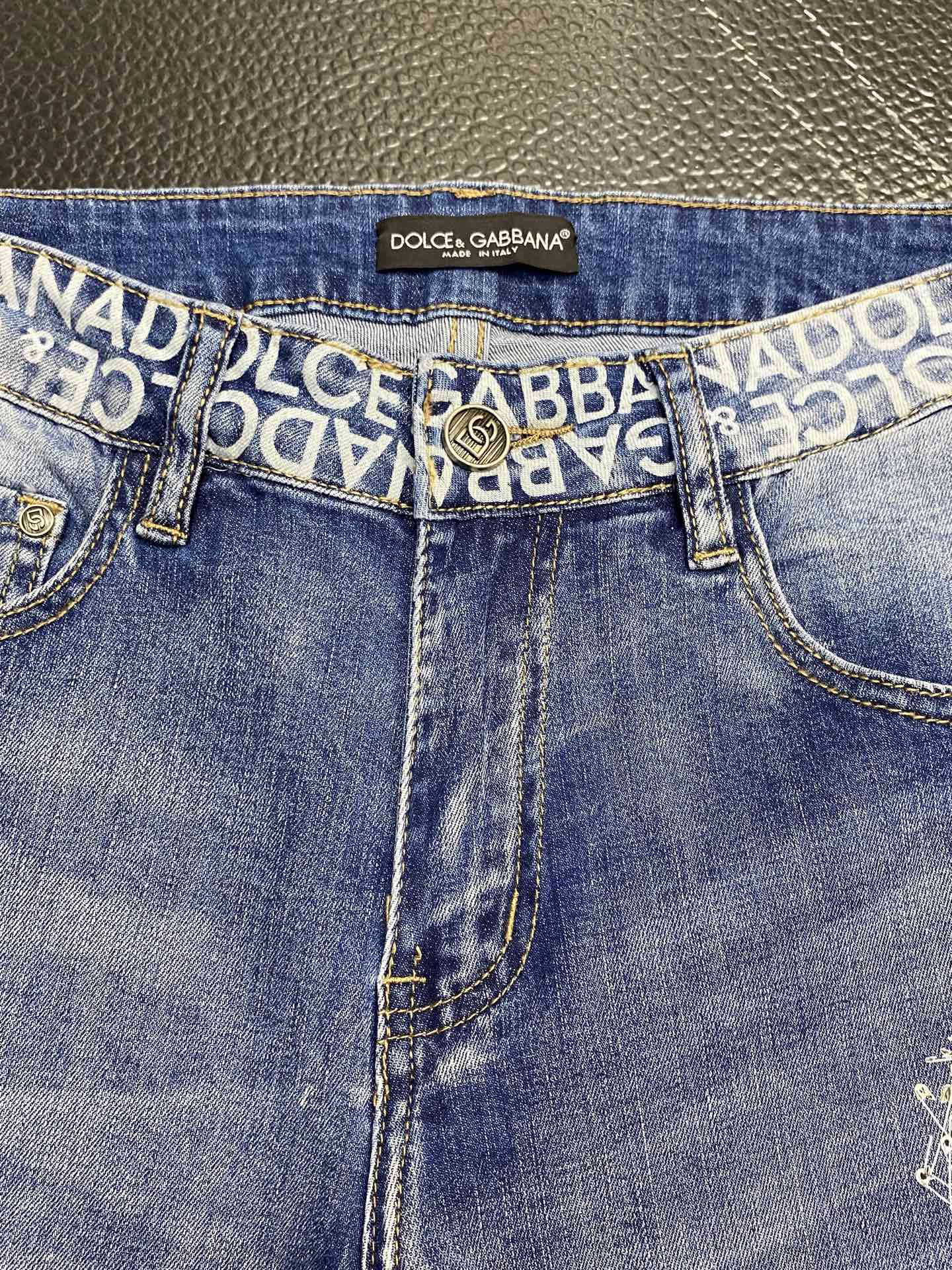 。Dolce&Gabbana杜嘉班纳💥独家专供新款休闲牛仔裤 高端版本！专柜 面料 透气舒适度高，细节无
