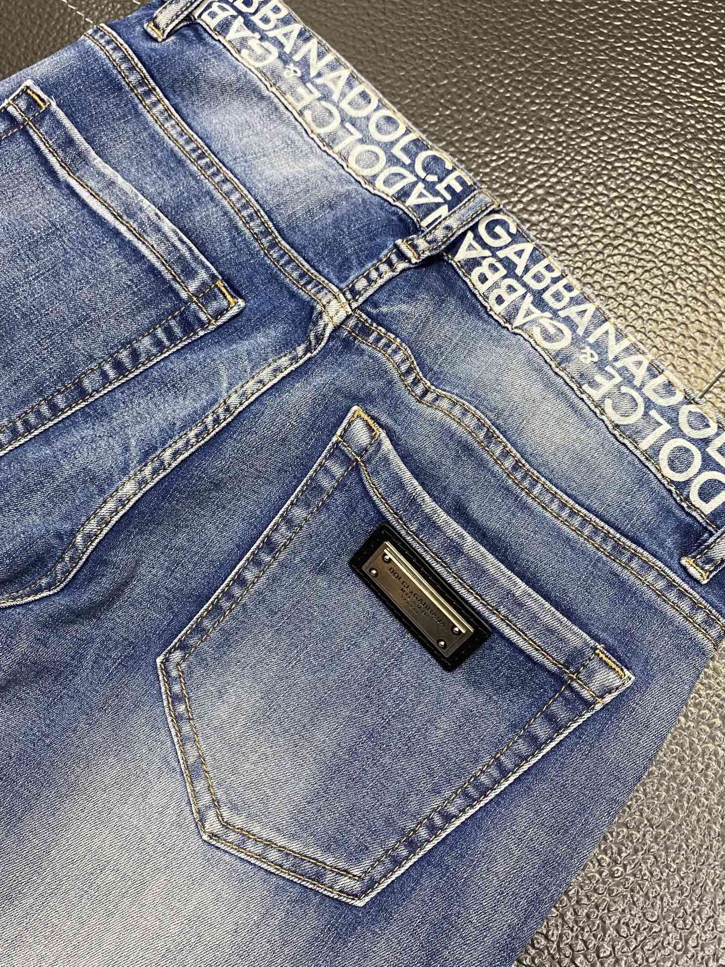 。Dolce&Gabbana杜嘉班纳💥独家专供新款休闲牛仔裤 高端版本！专柜 面料 透气舒适度高，细节无