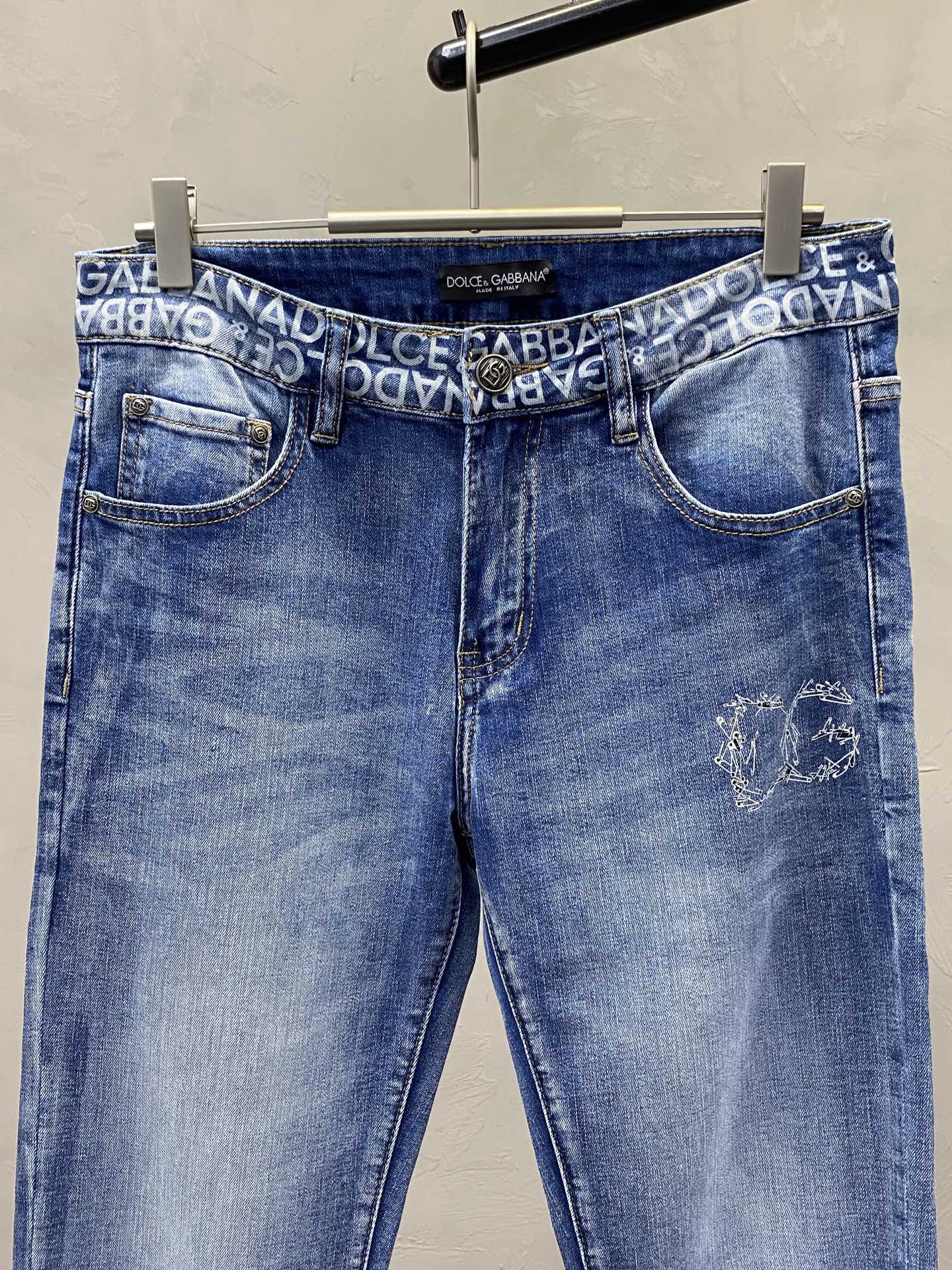 。Dolce&Gabbana杜嘉班纳💥独家专供新款休闲牛仔裤 高端版本！专柜 面料 透气舒适度高，细节无
