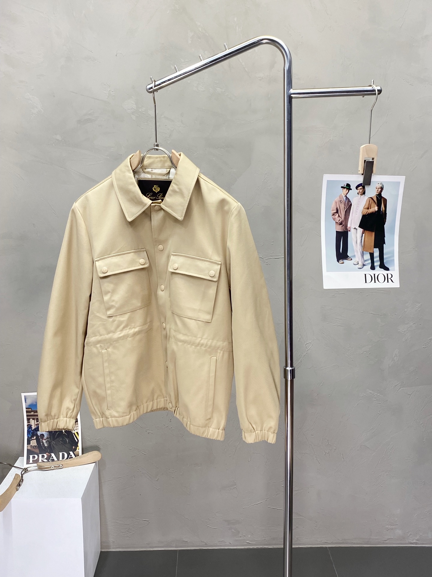 NO:419488,.LP-Loro Piana exclusively offers the latest and fashionable spring and autumn jackets. A jacket with a classic design and appearance, the quality is even more unscrupulous. You can buy it directly, which is not to be mistaken for high-end products! Through the detailed pictures, you can feel its powerful aura, and the warm-concentration effect is significant, so you don’t have to worry about the chill at all! It is both fashionable and functional, and the whole style looks more luxurious and elegant! Size M-3XL, loro piana, loro piana, jackets & coats, alexander wang19860909.LP-Loro Piana诺悠翩雅独家专供最新时尚春秋外套.经典设计感与颜值爆棚的外套,品质更是无法挑剔品控可以直接入手,不容过错的高端臻品！通过细节图片便可感受到它强悍的气场,聚温保暖效果显著,完全不用担心会有一点寒意！时尚与功能性兼备,整款显得更加的奢华大气！ 尺码M-3XL,,loro piana,loro piana,jackets & coats,alexander wang,Men's clothing