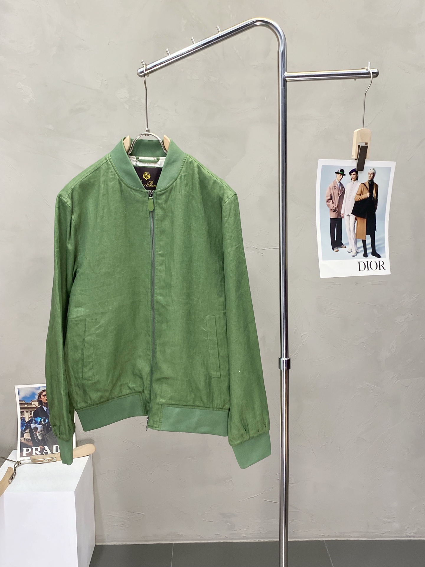 NO:419508,.LP-Loro Piana exclusively offers the latest and fashionable spring and autumn jackets. A jacket with a classic design and appearance, the quality is even more unscrupulous. You can buy it directly, which is not to be mistaken for high-end products! Through the detailed pictures, you can feel its powerful aura, and the warm-concentration effect is significant, so you don’t have to worry about the chill at all! It is both fashionable and functional, and the whole style looks more luxurious and elegant! Size M-3XL, loro piana, loro piana, jackets & coats, alexander wang19860909.LP-Loro Piana诺悠翩雅独家专供最新时尚春秋外套.经典设计感与颜值爆棚的外套,品质更是无法挑剔品控可以直接入手,不容过错的高端臻品！通过细节图片便可感受到它强悍的气场,聚温保暖效果显著,完全不用担心会有一点寒意！时尚与功能性兼备,整款显得更加的奢华大气！ 尺码M-3XL,,loro piana,loro piana,jackets & coats,alexander wang,Men's clothing