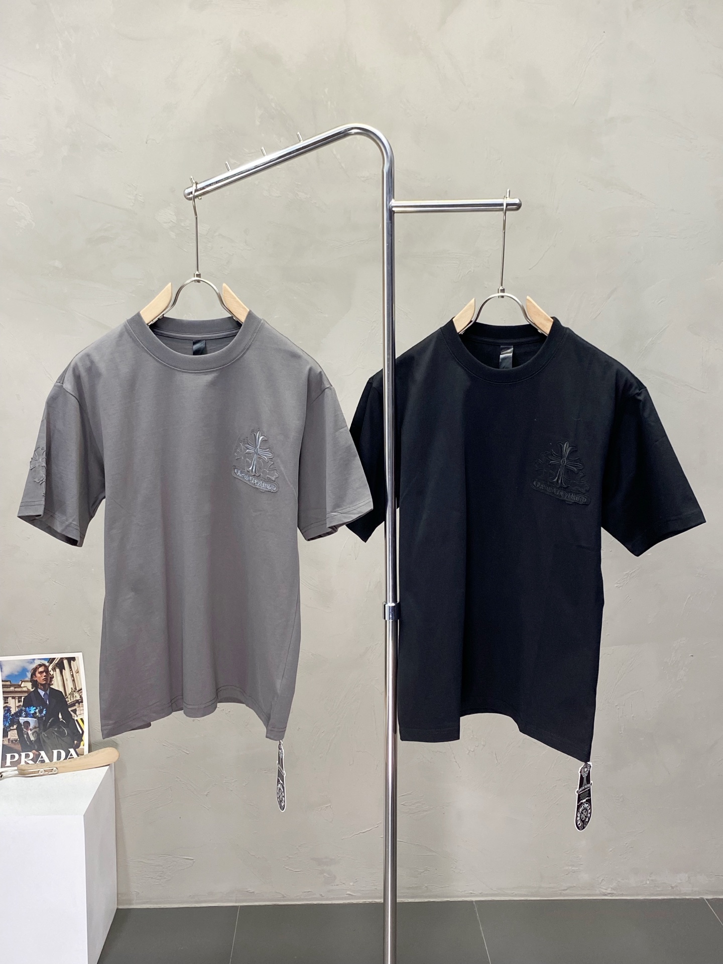 NO:419597,.Chrome Hearts exclusively offers new spring and autumn styles for men's casual short sleeves. High-end customization, high-end version, fashionable and versatile, hot original imported fabric, logo pattern design, super soft and delicate, skin-friendly and comfortable to wear, high-end boutique, OEM factory made the top body very good, men's essential items, three standards, sizes 46-54,,chrome hearts,chrome hearts, T-shirt, alexander wang19860909.Chrome Hearts克罗心独家专供春秋新款原单男士休闲短袖.高端定制 高版本 时尚百搭爆款原版进口面料 logo图案设计 手感超柔软细腻 穿着亲肤舒适 高端精品 代工厂精细做上身非常赞 男士必备单品 三标齐全 尺码46-54,,chrome hearts,chrome hearts,T-shirt,alexander wang,Men's clothing