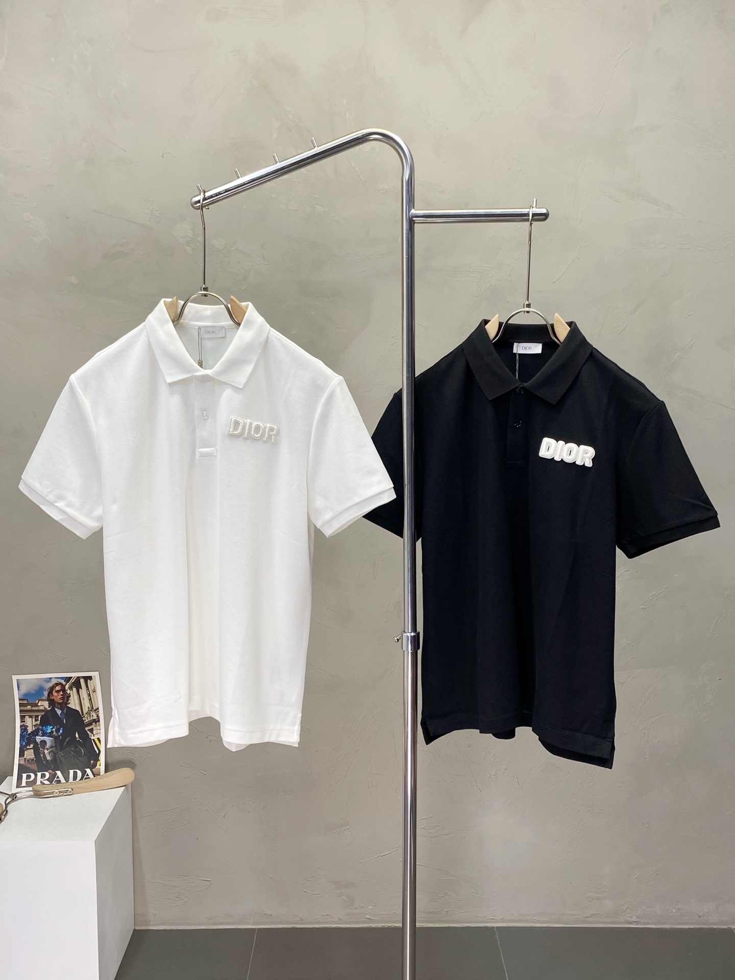 NO:419537,.Dior exclusively offers new spring and autumn styles for the original single men's casual short sleeves. High-end customization, high-end version, fashionable and versatile, hot original imported fabric, logo pattern design, super soft and delicate, skin-friendly and comfortable to wear, high-end boutique, OEM, fine-made top body, very good, men's essential items, three-standard size M-3XL,,dior,dior,T-shirt,alexander wang19860909.Dior迪奥独家专供春秋新款原单男士休闲短袖.高端定制 高版本 时尚百搭爆款原版进口面料 logo图案设计 手感超柔软细腻 穿着亲肤舒适 高端精品 代工厂精细做上身非常赞 男士必备单品 三标齐全 尺码M-3XL,,dior,dior,T-shirt,alexander wang,Men's clothing