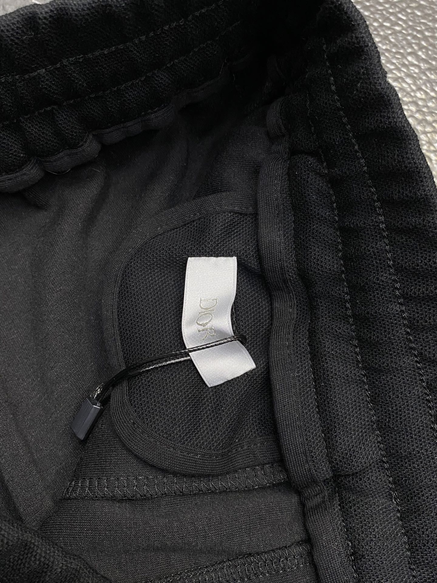 。Dior迪奥💥独家专供新款短裤🩳高端版本！专柜定制面料 透气舒适度高，细节无可挑剔，品牌元素设计理念，