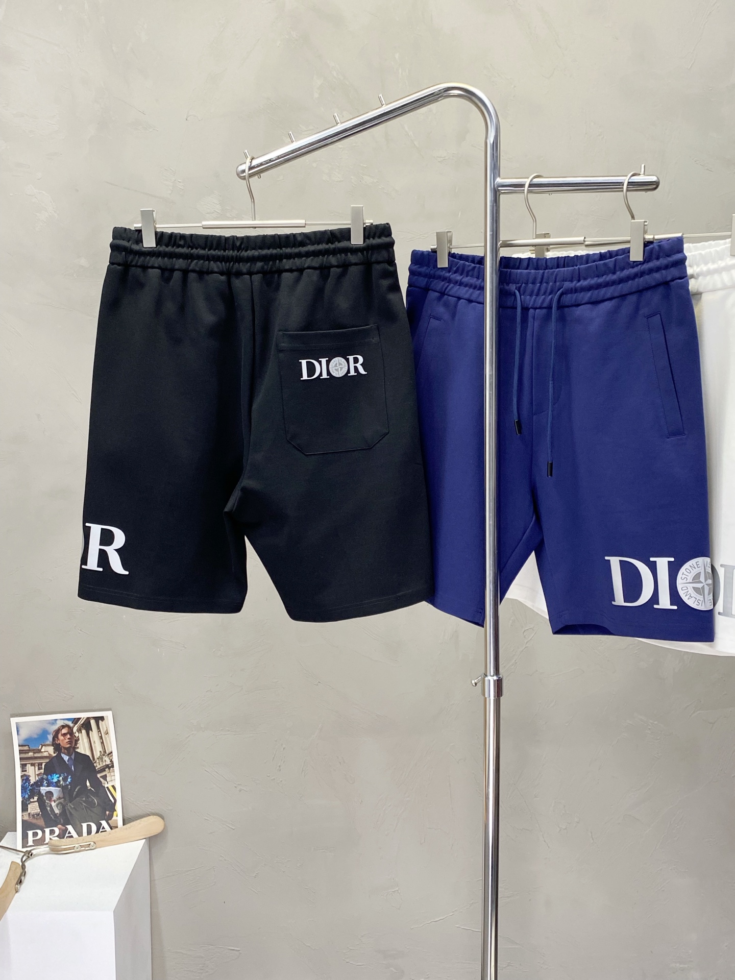 。Dior迪奥💥独家专供新款短裤🩳高端版本！专柜定制面料 透气舒适度高，细节无可挑剔，品牌元素设计理念，