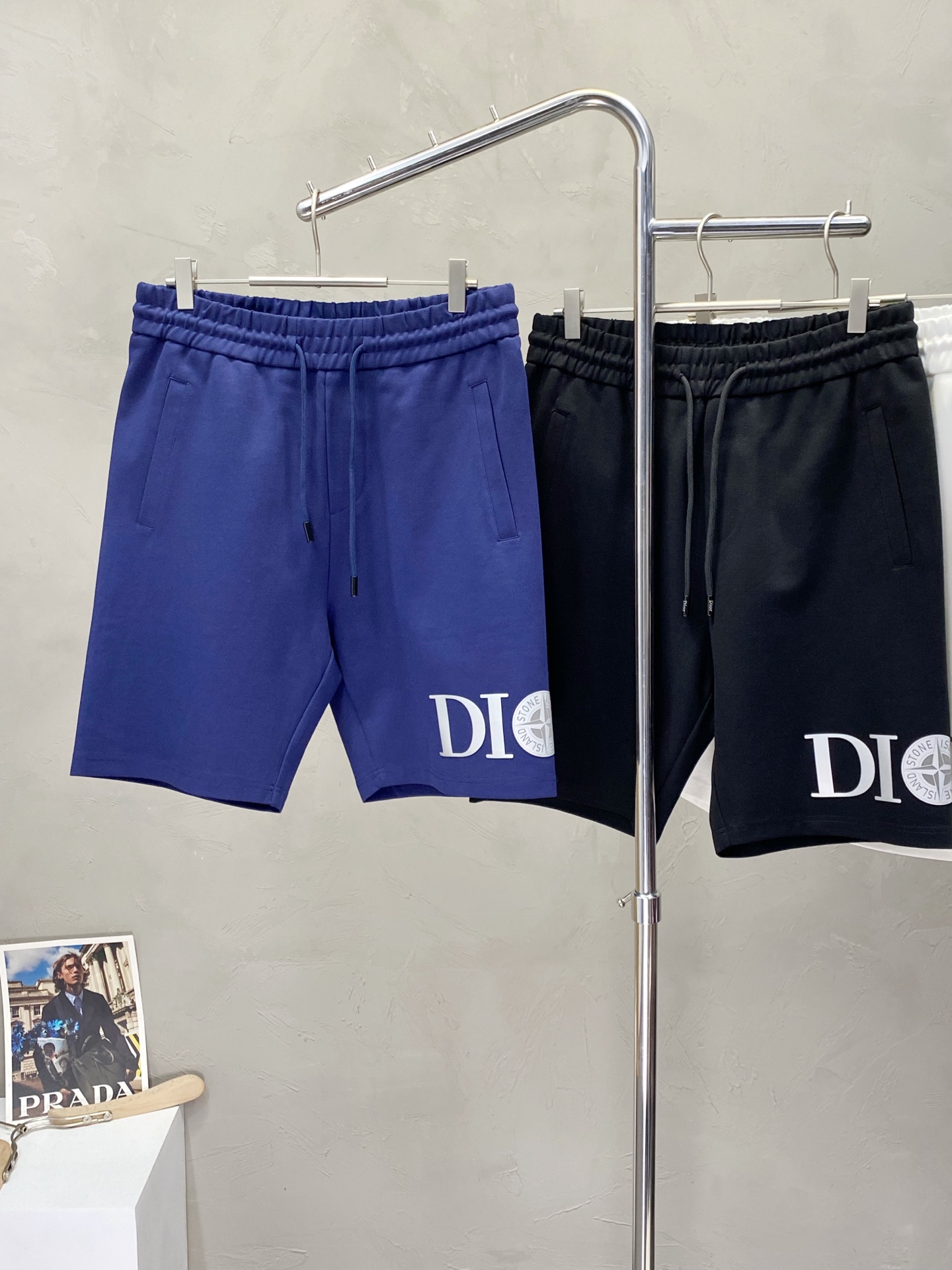 。Dior迪奥💥独家专供新款短裤🩳高端版本！专柜定制面料 透气舒适度高，细节无可挑剔，品牌元素设计理念，