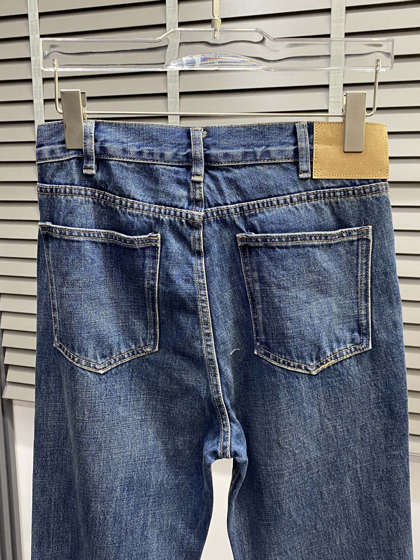 。CELINE赛琳💥独家专供新款微喇牛仔裤👖高端版本！男女同款！专柜定制面料 透气舒适度高，细节无可挑剔