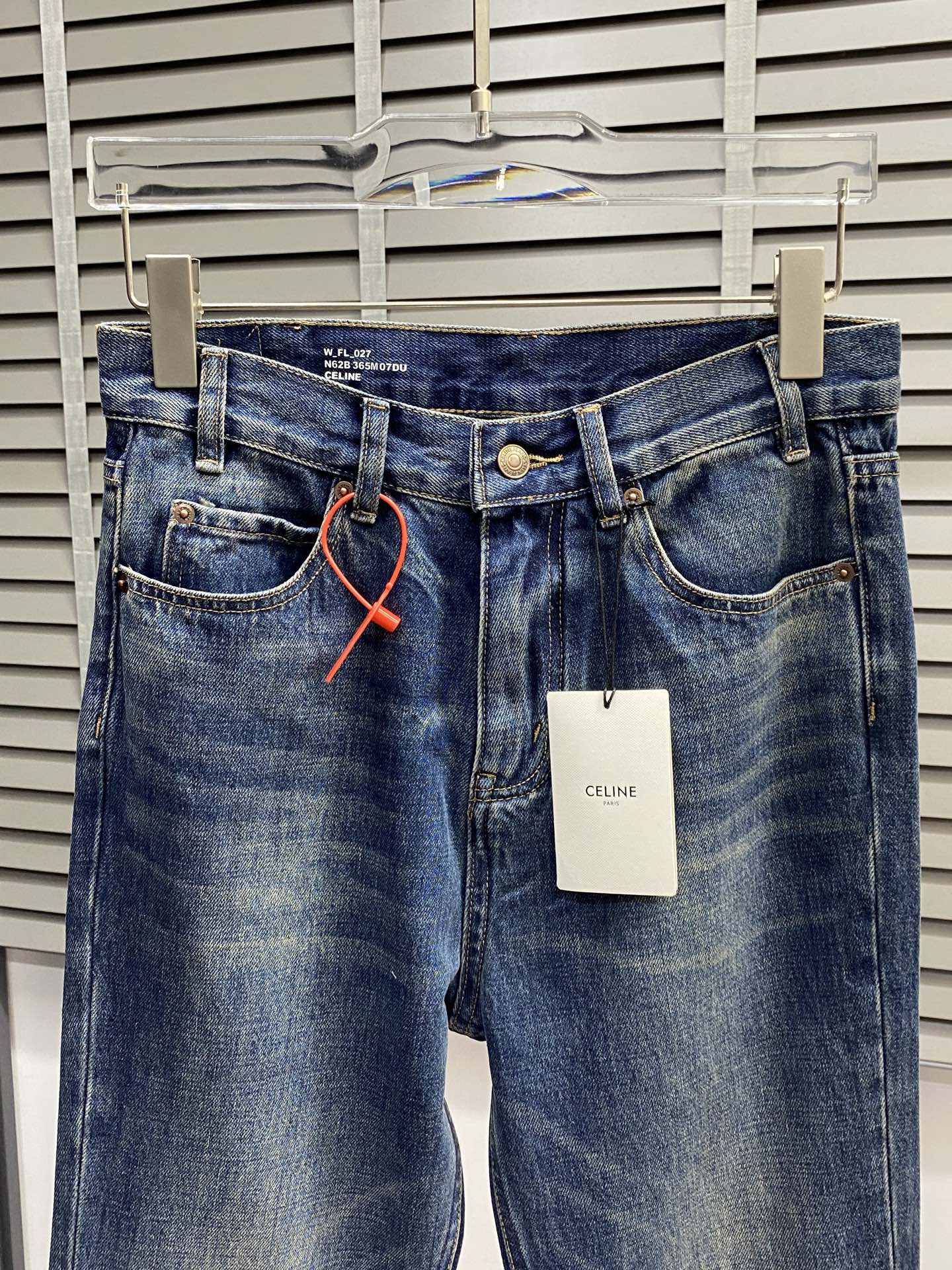 。CELINE赛琳💥独家专供新款微喇牛仔裤👖高端版本！男女同款！专柜定制面料 透气舒适度高，细节无可挑剔