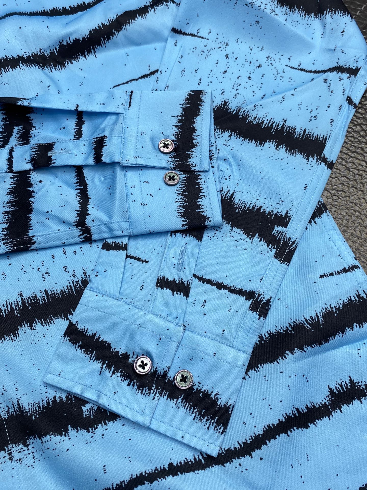 。Louis Vuitton路易威登💥独家专供新款男士休闲衬衫 高端定制 高端版本 时尚百搭爆款⚠️⚠️