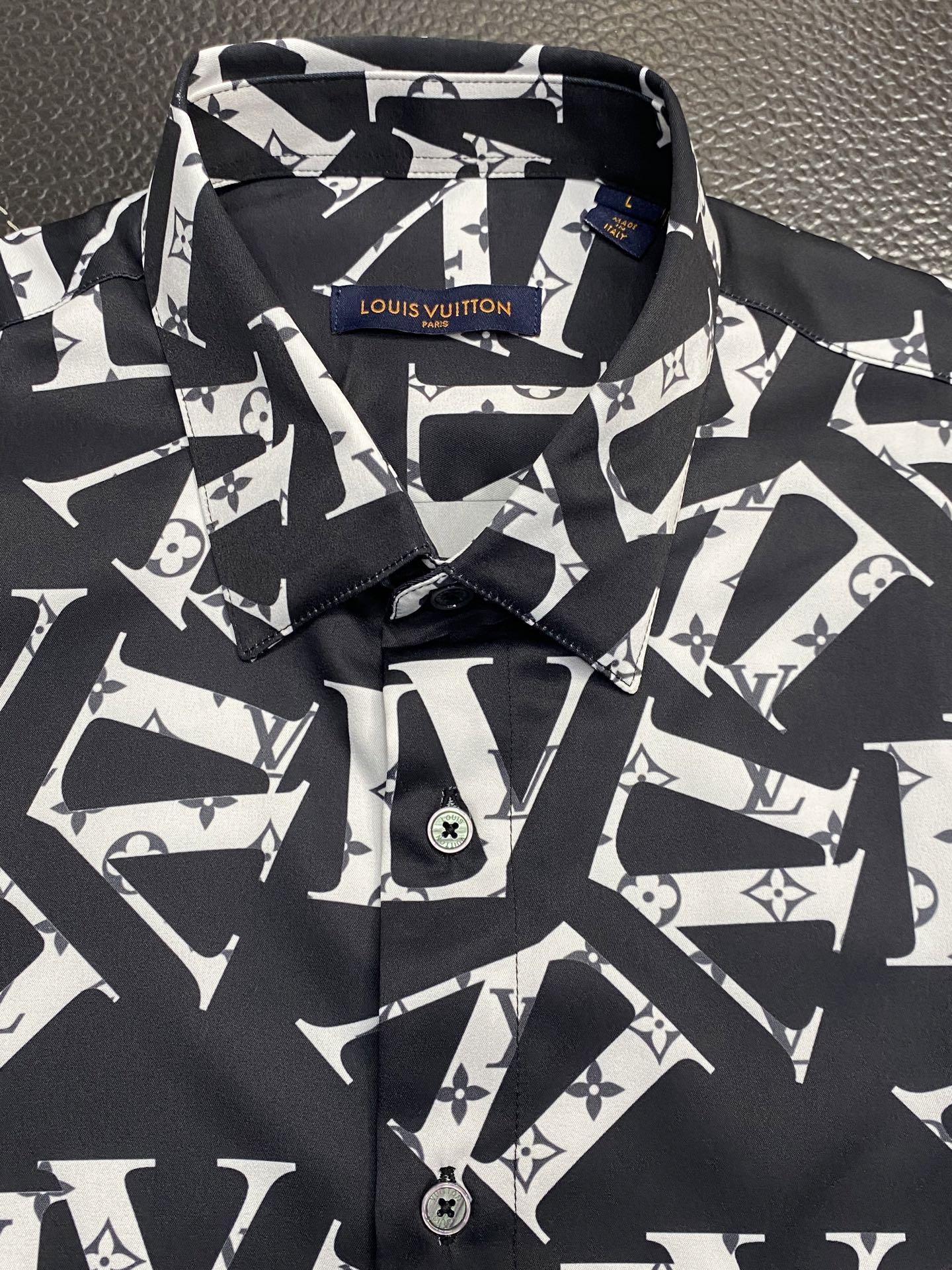 。Louis Vuitton路易威登💥独家专供新款男士休闲衬衫 高端定制 高端版本 时尚百搭爆款⚠️⚠️