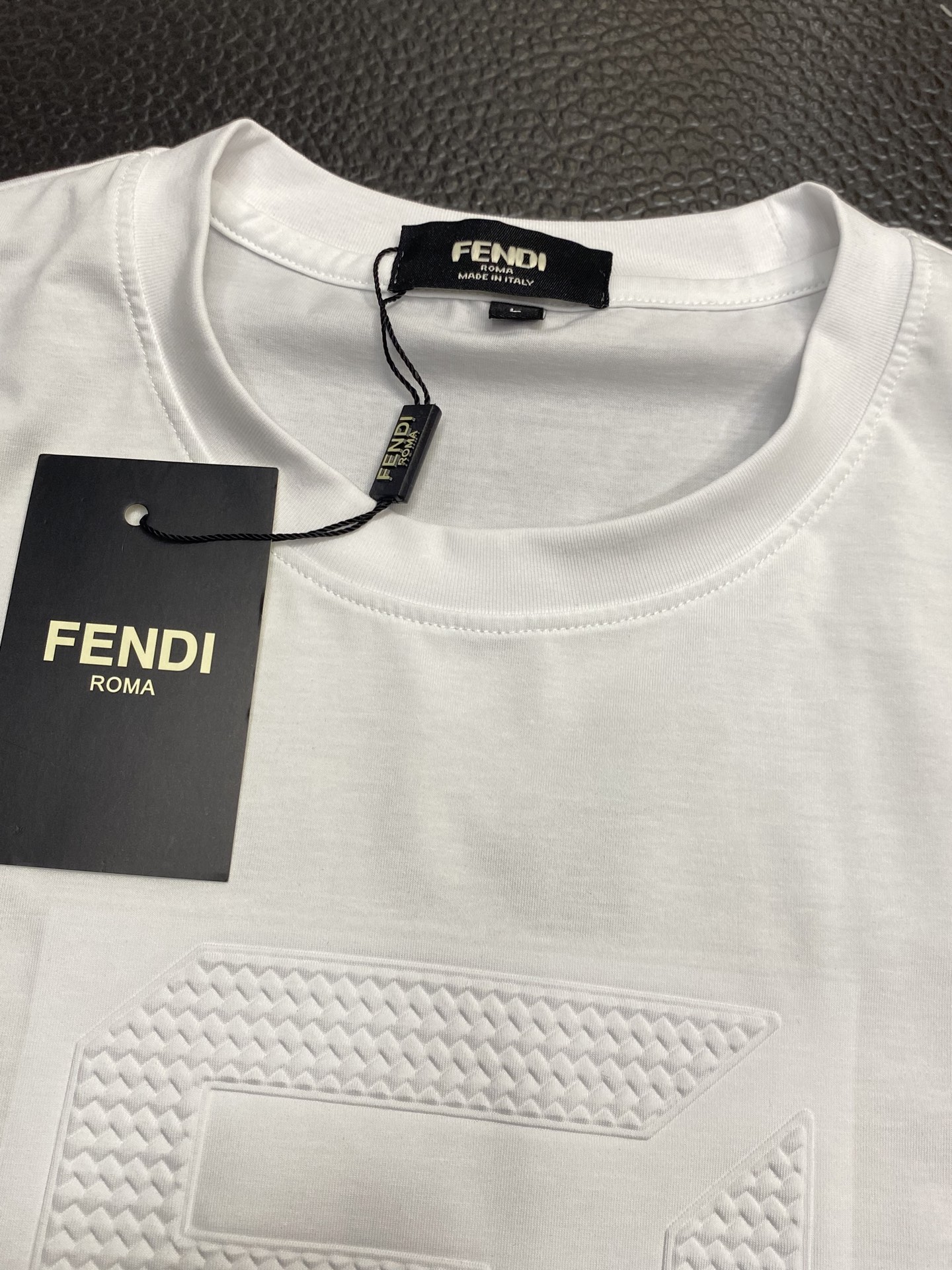 。FENDI芬迪💥独家专供新款原单男士休闲短袖 高端定制 高版本 时尚百搭爆款⚠️⚠️✨✨进口面料 手感