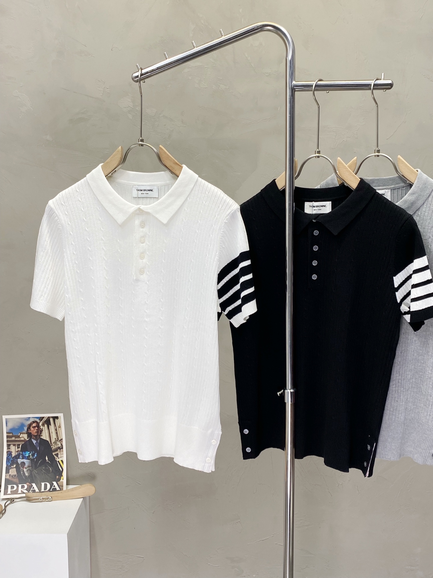 。Thom Browne汤姆布朗💥独家专供春夏新款原单男士休闲针织短袖。高端定制 高版本 时尚百搭爆款⚠