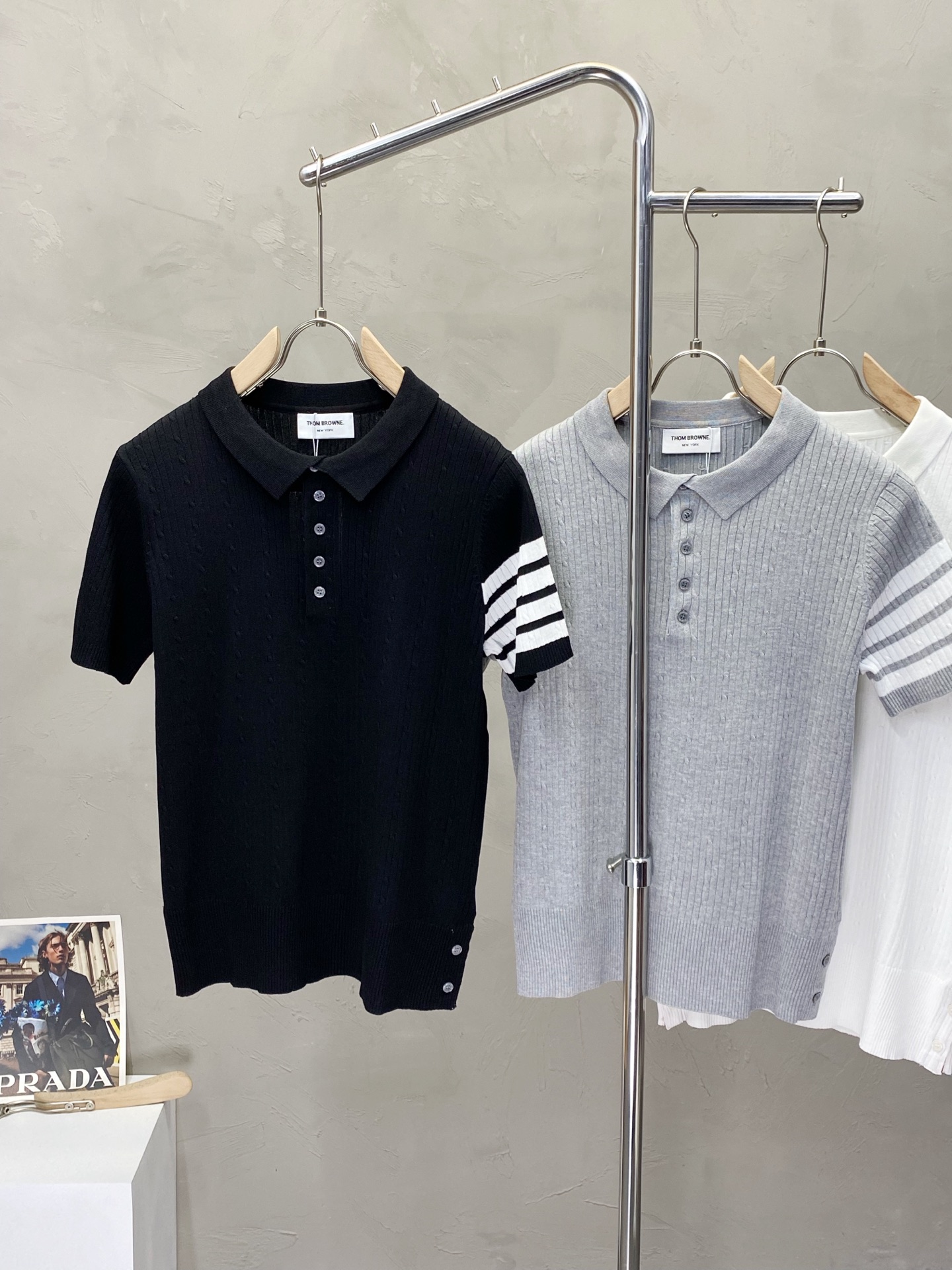 。Thom Browne汤姆布朗💥独家专供春夏新款原单男士休闲针织短袖。高端定制 高版本 时尚百搭爆款⚠