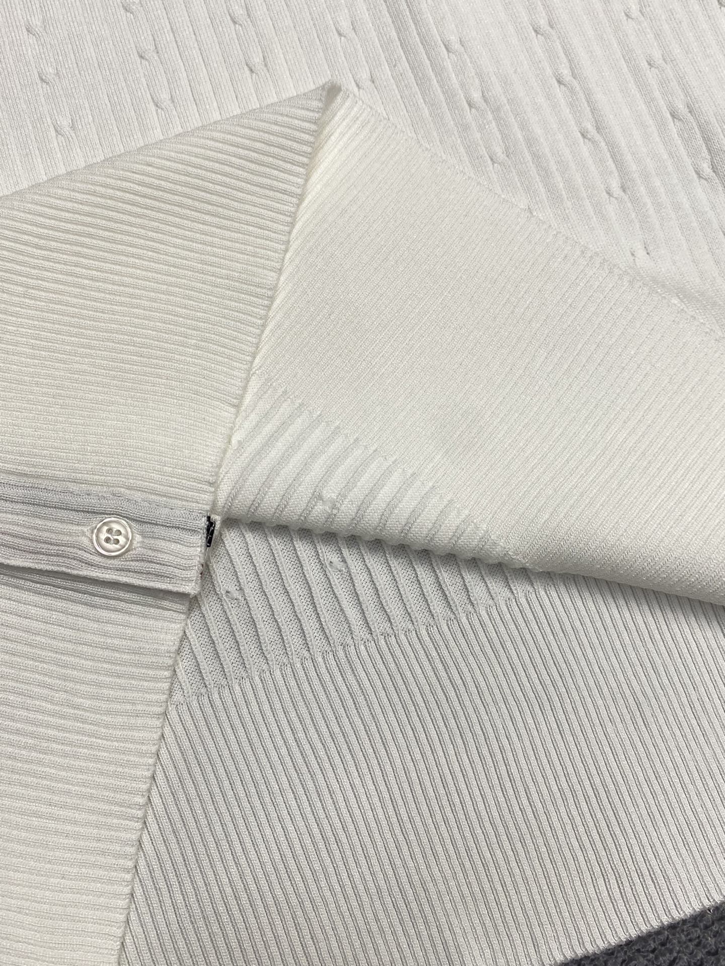 。Thom Browne汤姆布朗💥独家专供春夏新款原单男士休闲针织短袖。高端定制 高版本 时尚百搭爆款⚠