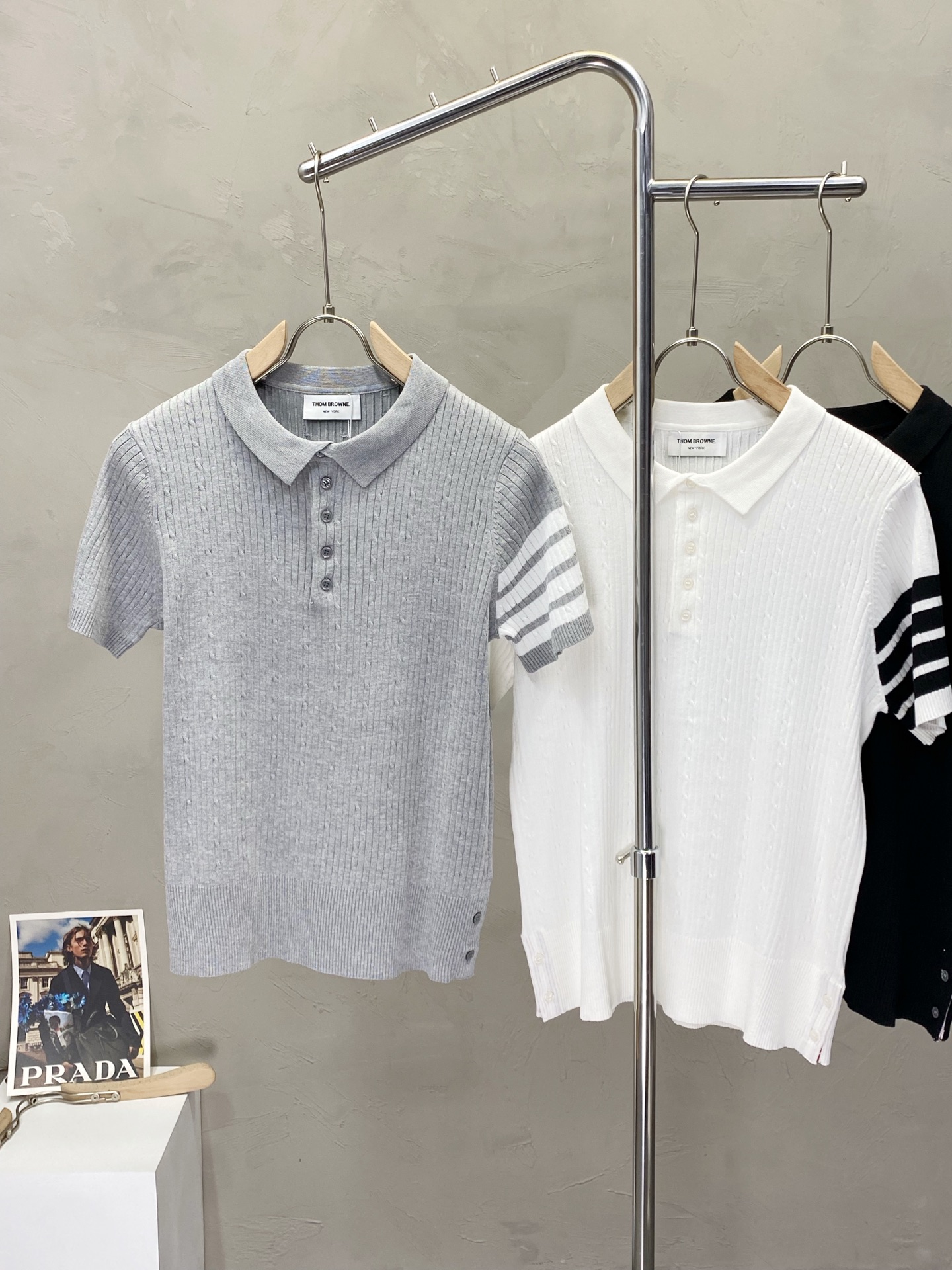 。Thom Browne汤姆布朗💥独家专供春夏新款原单男士休闲针织短袖。高端定制 高版本 时尚百搭爆款⚠