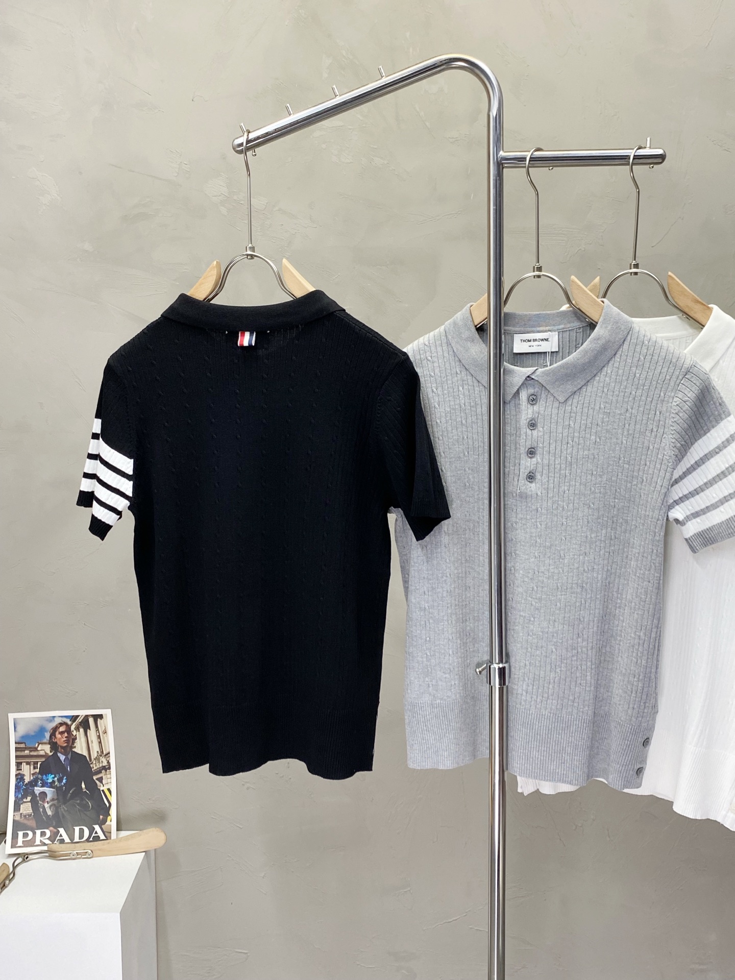。Thom Browne汤姆布朗💥独家专供春夏新款原单男士休闲针织短袖。高端定制 高版本 时尚百搭爆款⚠