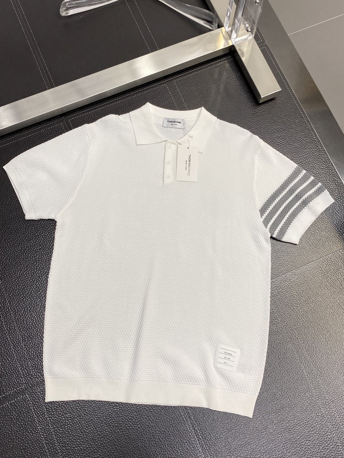 。Thom Browne汤姆布朗💥独家专供春夏新款原单男士休闲针织短袖。高端定制 高版本 时尚百搭爆款⚠
