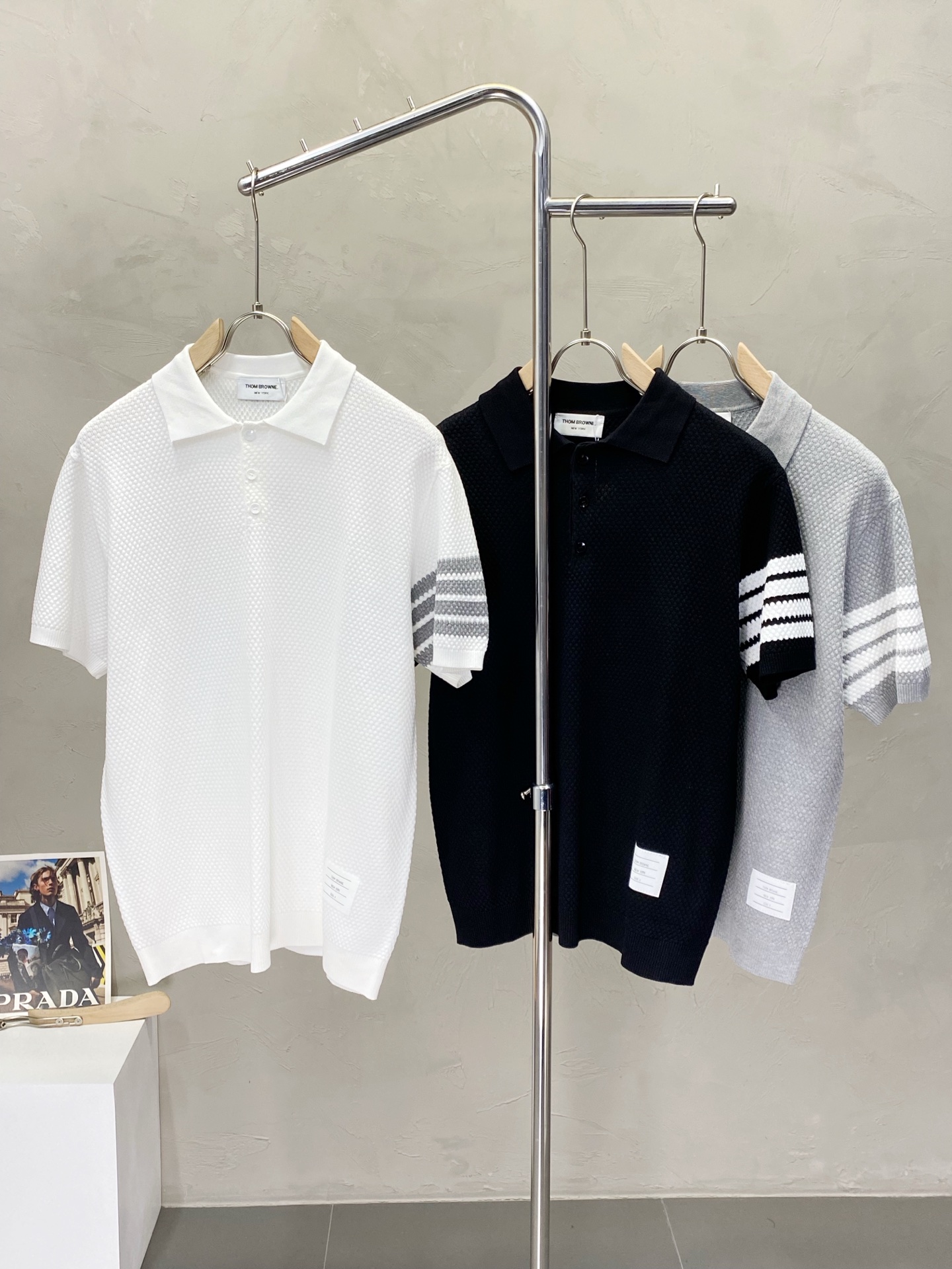 。Thom Browne汤姆布朗💥独家专供春夏新款原单男士休闲针织短袖。高端定制 高版本 时尚百搭爆款⚠