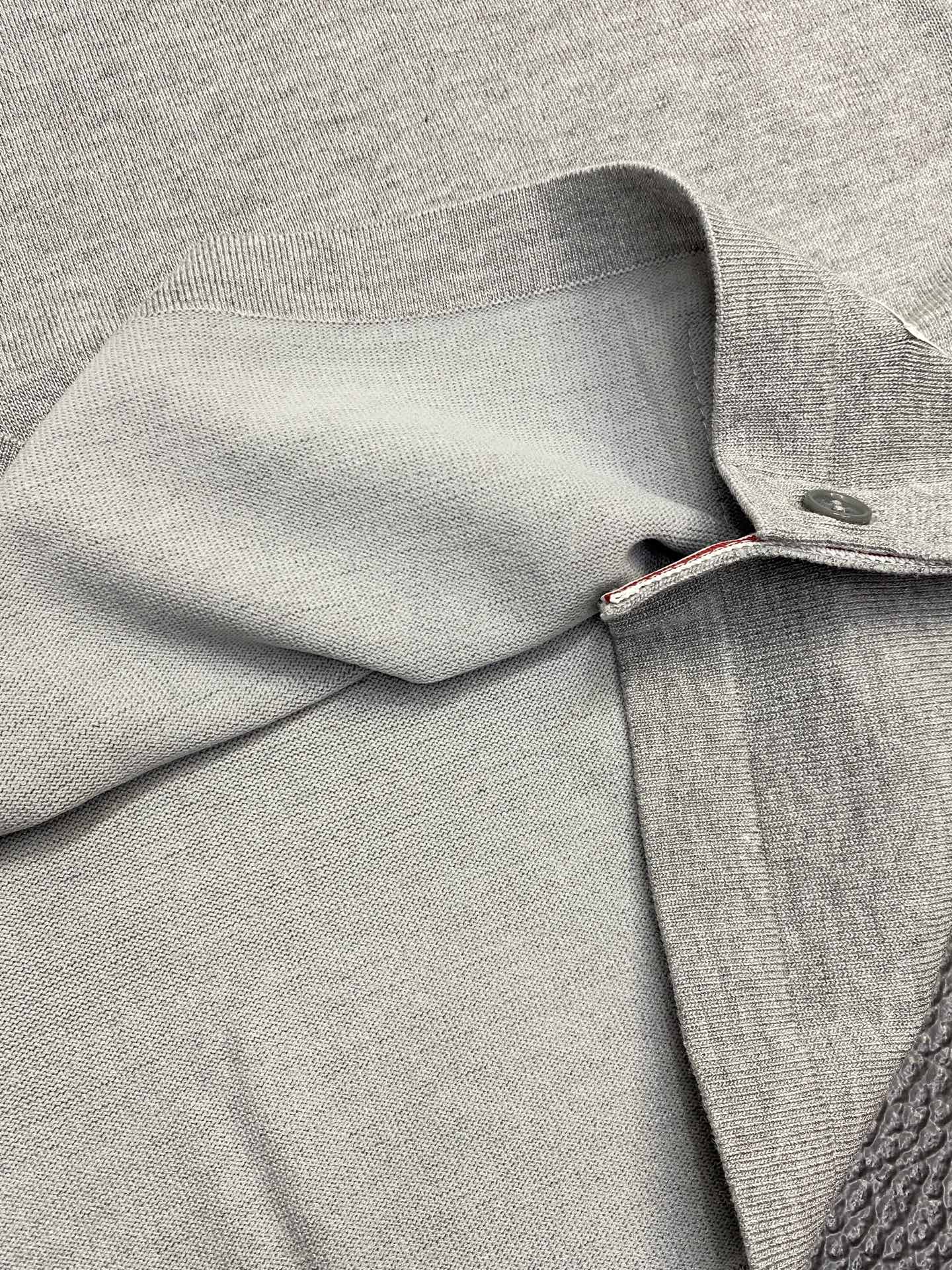 。Thom Browne汤姆布朗💥独家专供春夏新款原单男士休闲针织短袖。高端定制 高版本 时尚百搭爆款⚠