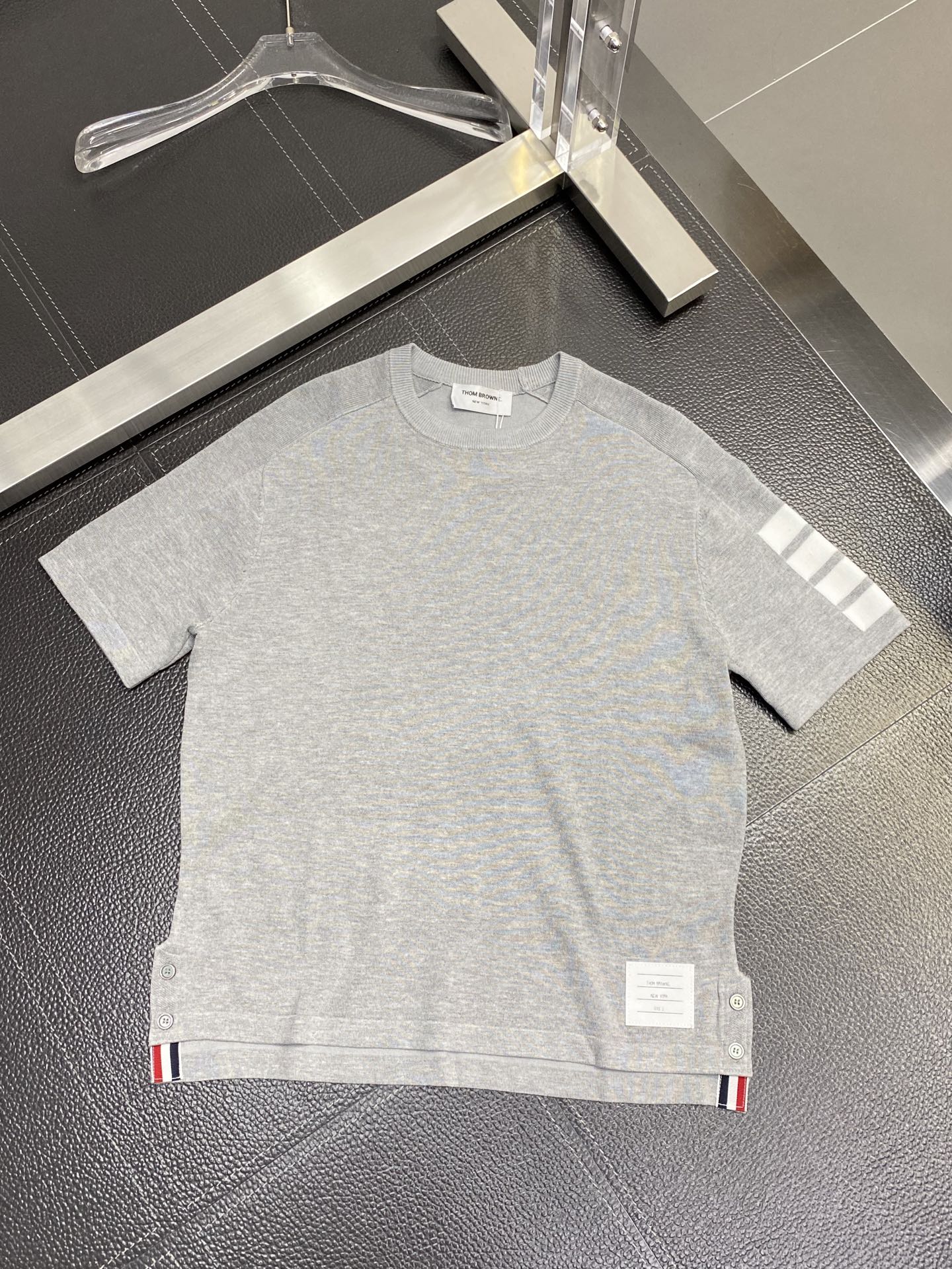 。Thom Browne汤姆布朗💥独家专供春夏新款原单男士休闲针织短袖。高端定制 高版本 时尚百搭爆款⚠